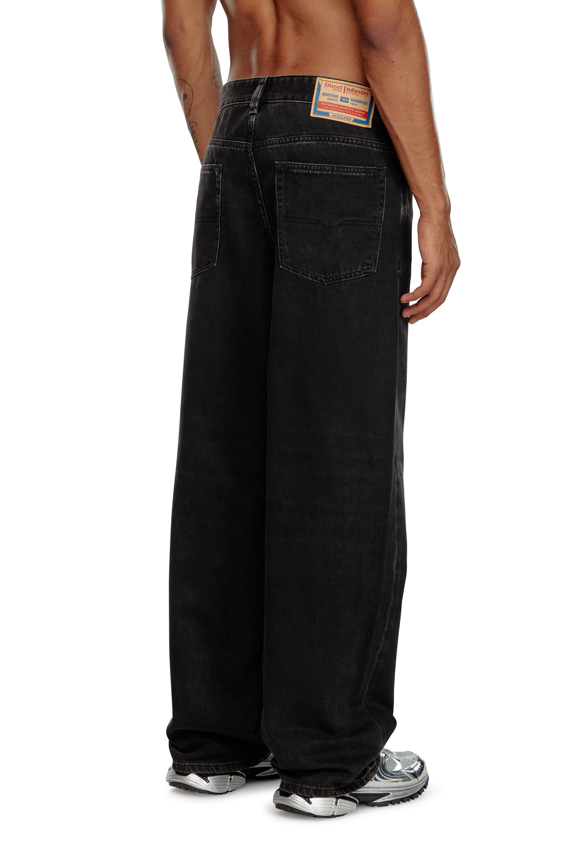 【DIESEL】Relaxed Jeans 2001 D-Macro 09i27 Men's Relaxed Jeans | Medium Blue | Diesel 2001 D-Macro