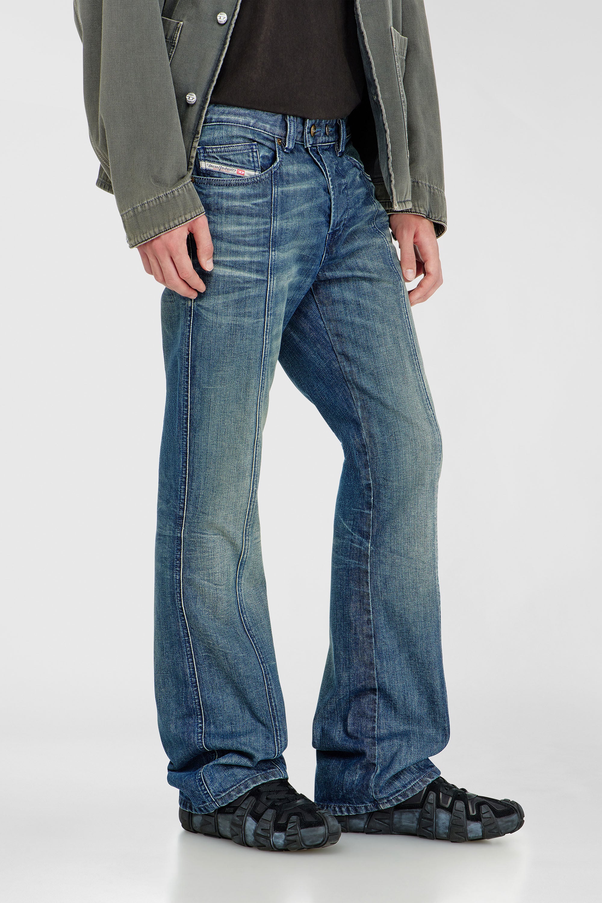 Diesel - Bootcut Jeans 1998 D-Buck 09Q29 Hombre, Azul medio - 7