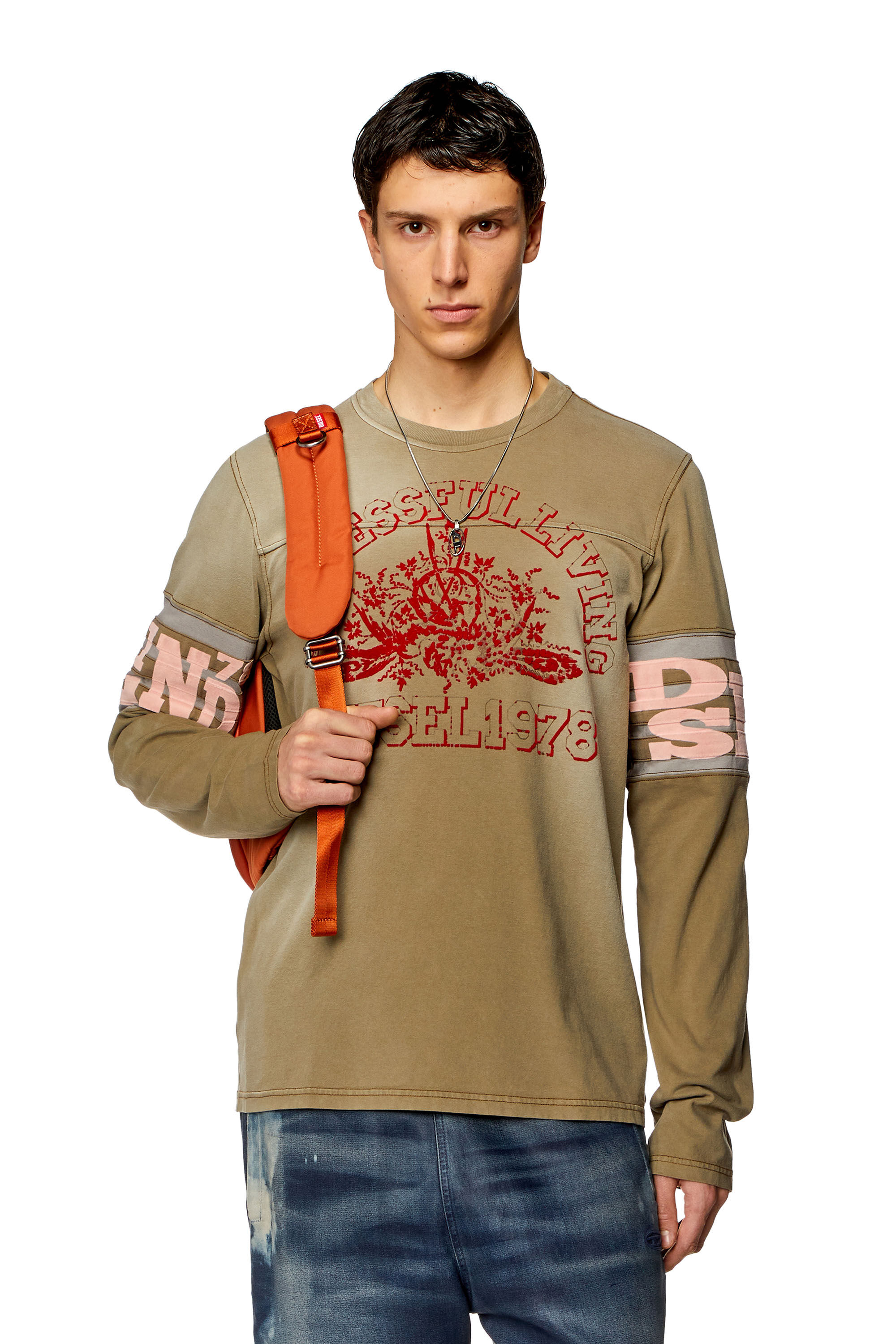 Diesel - T-JU-LS, T-shirt à manches longues avec logo floqué Homme in Marron - 3
