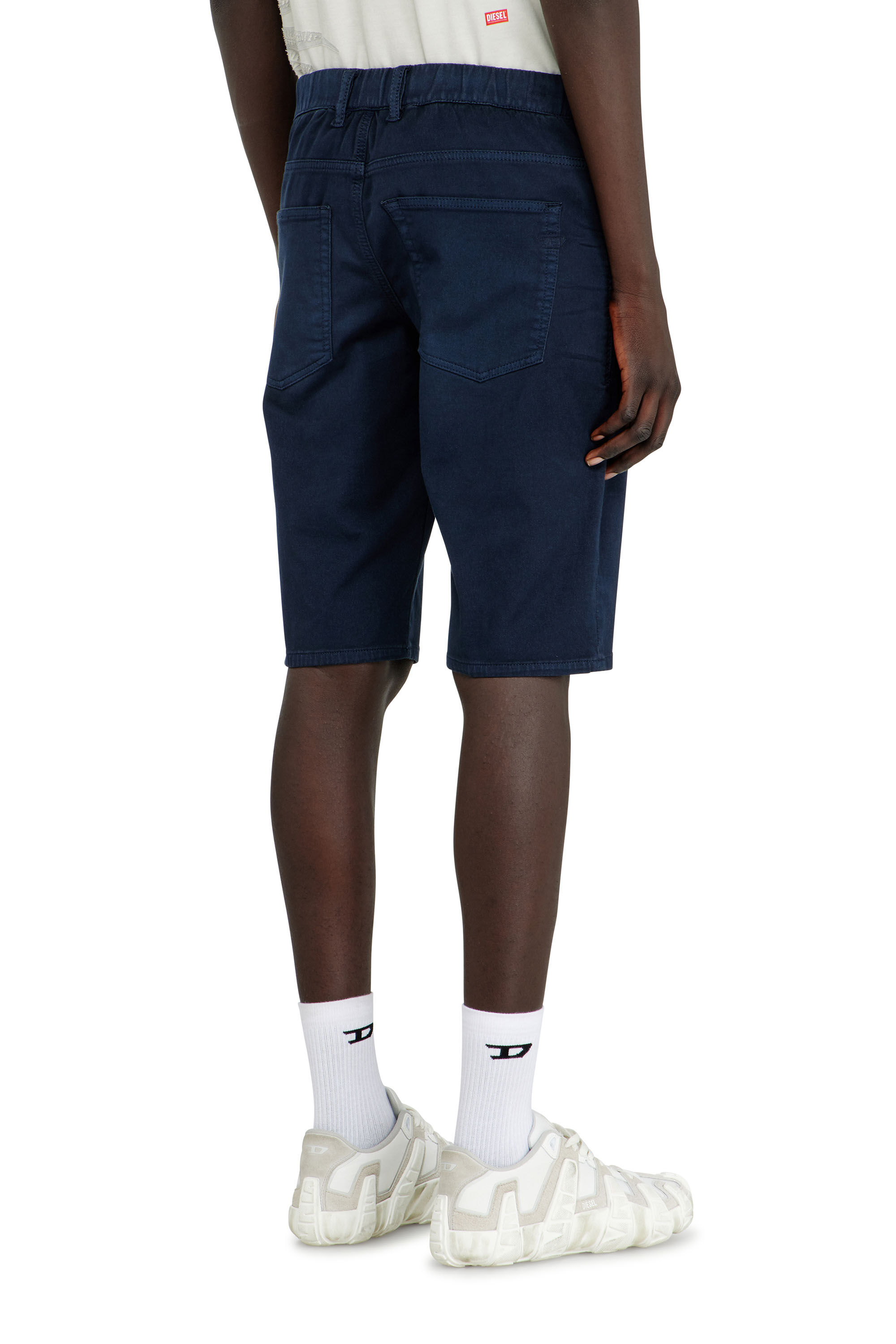 Diesel - 2033 D-KROOLEY-SHORT-BW JOGG, Short slim en denim color&eacute; Homme in Bleu - 4