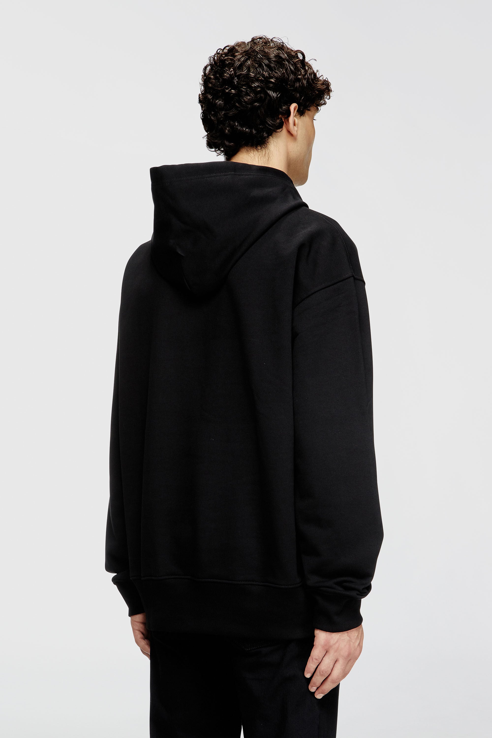Diesel - S-MACS-HOOD-OD, Sudadera con capucha extragrande con logotipo met&aacute;lico Hombre in Negro - 4