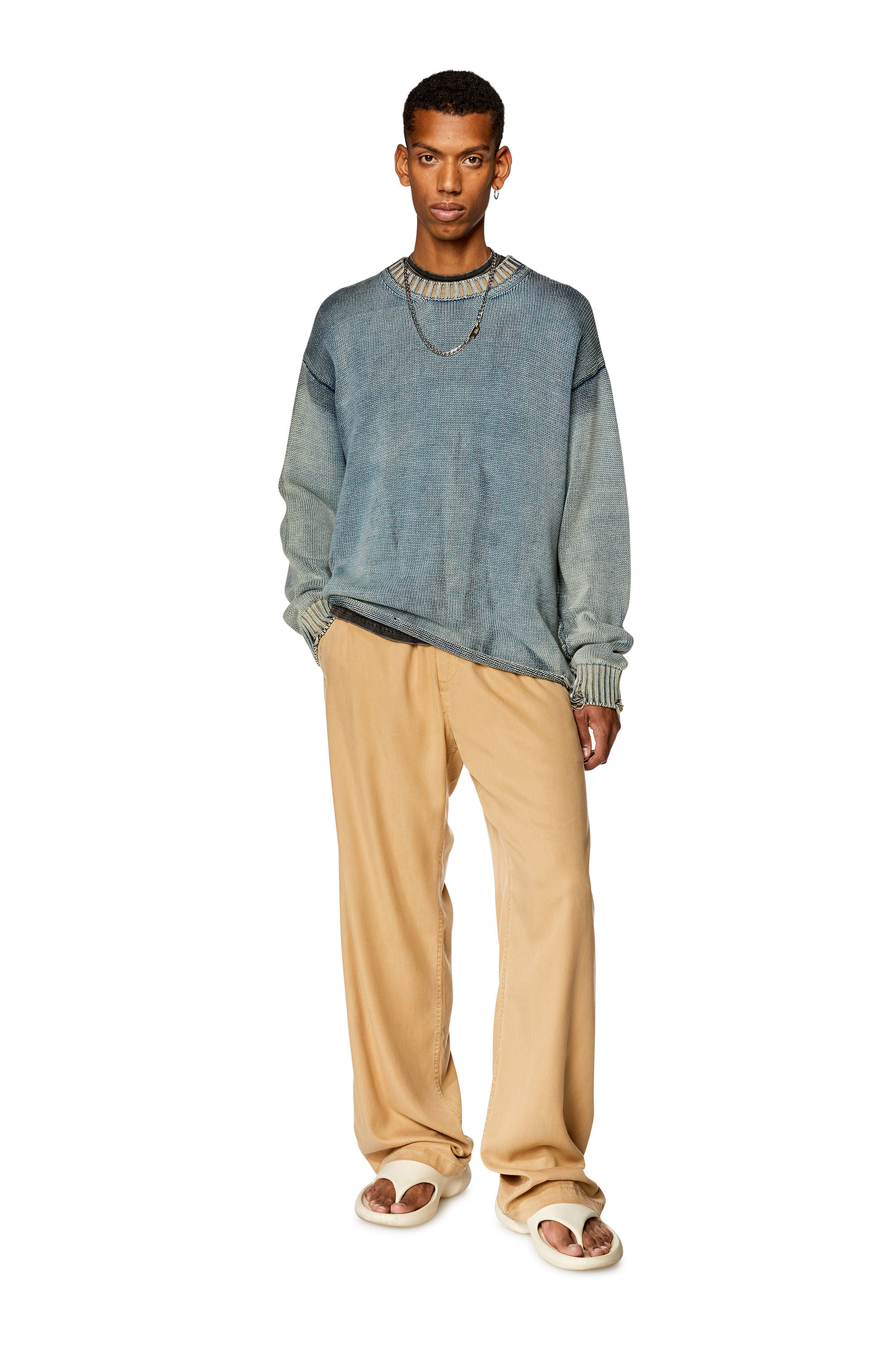 Diesel - P-GOLD-SPORT, Pantal&oacute;n fluido en sarga Hombre in Beige - 1