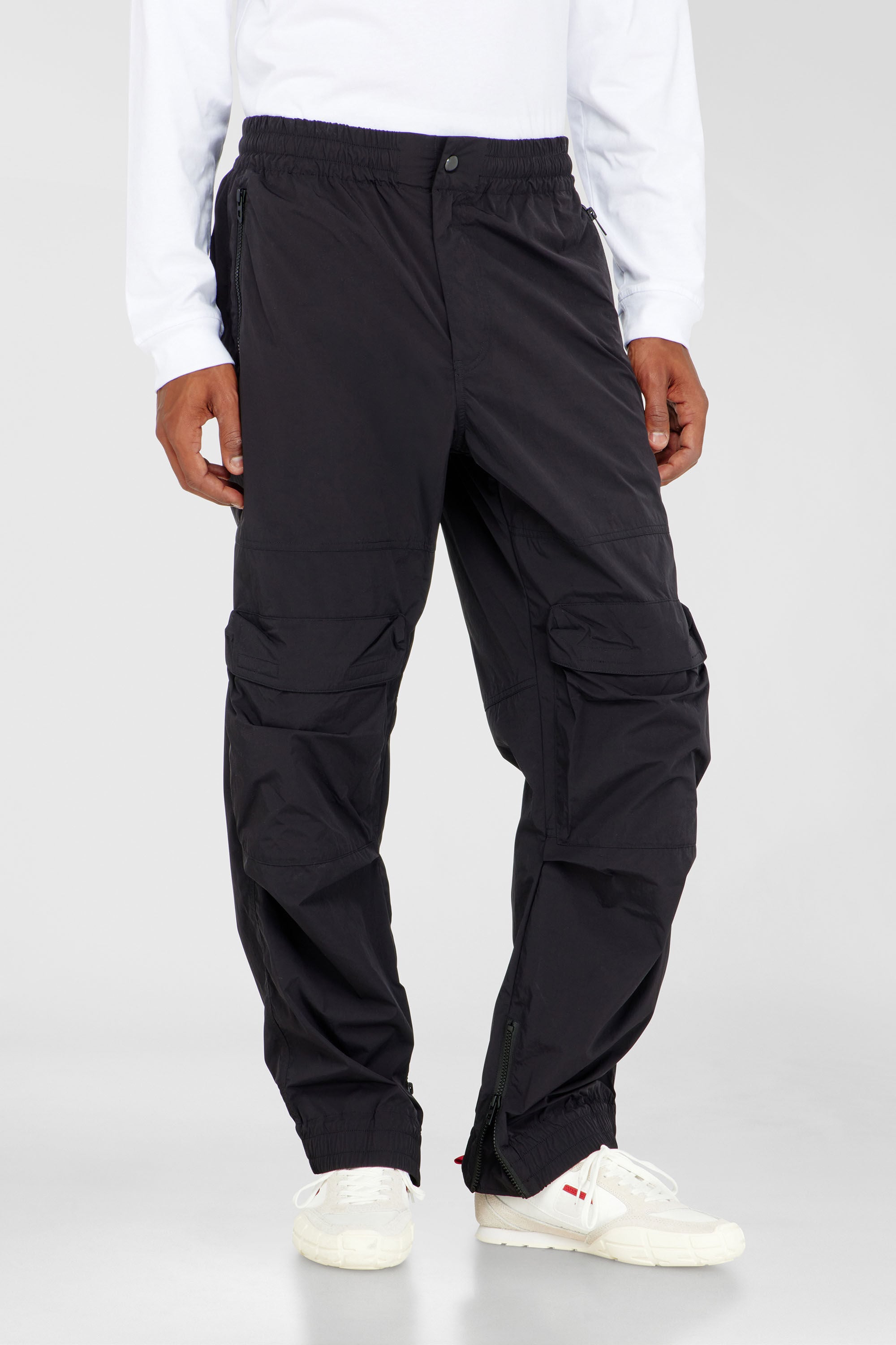 Men's Nylon pants with cargo pockets | Black | Diesel US