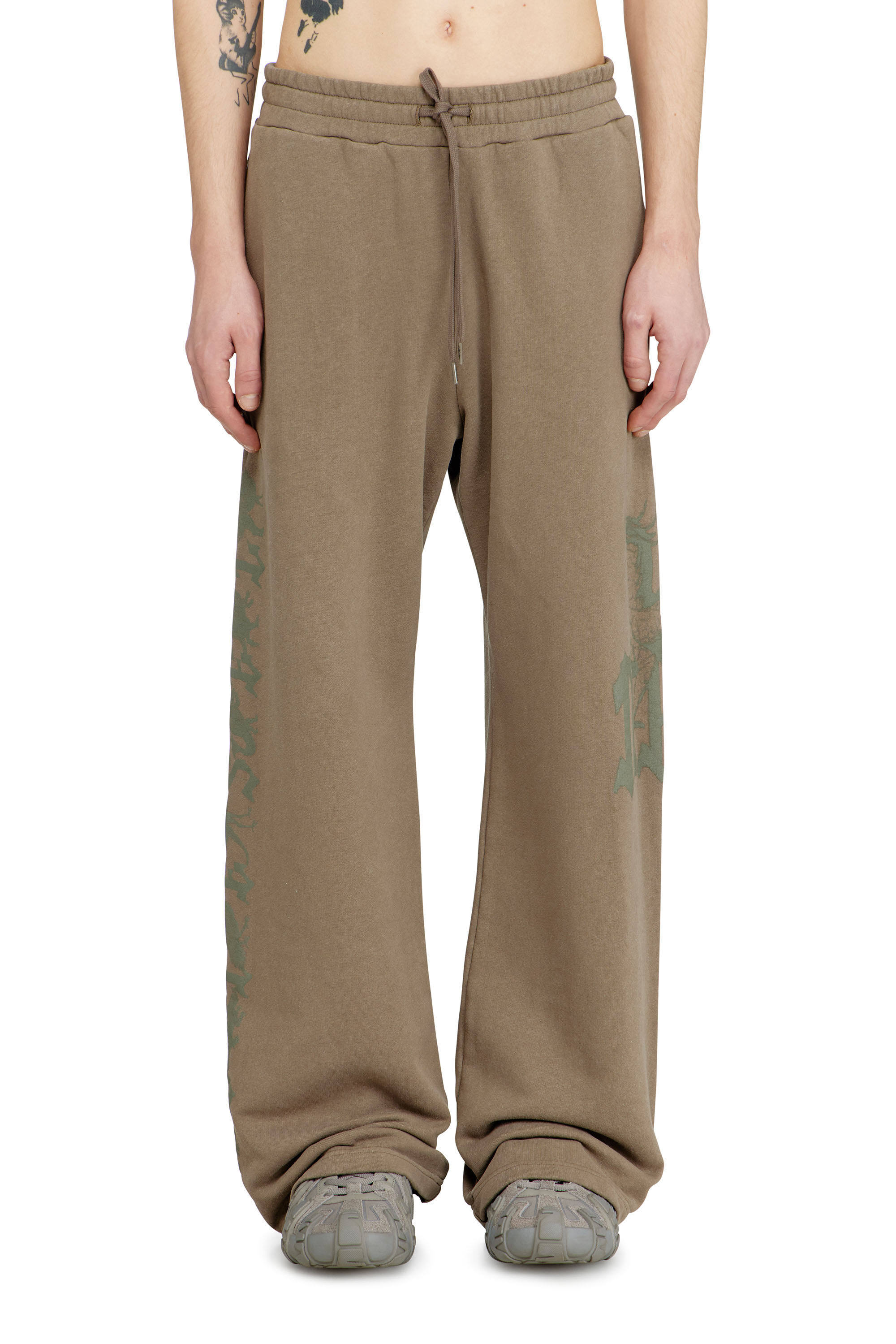 Men's Treated pants with logo print | Brown | Diesel