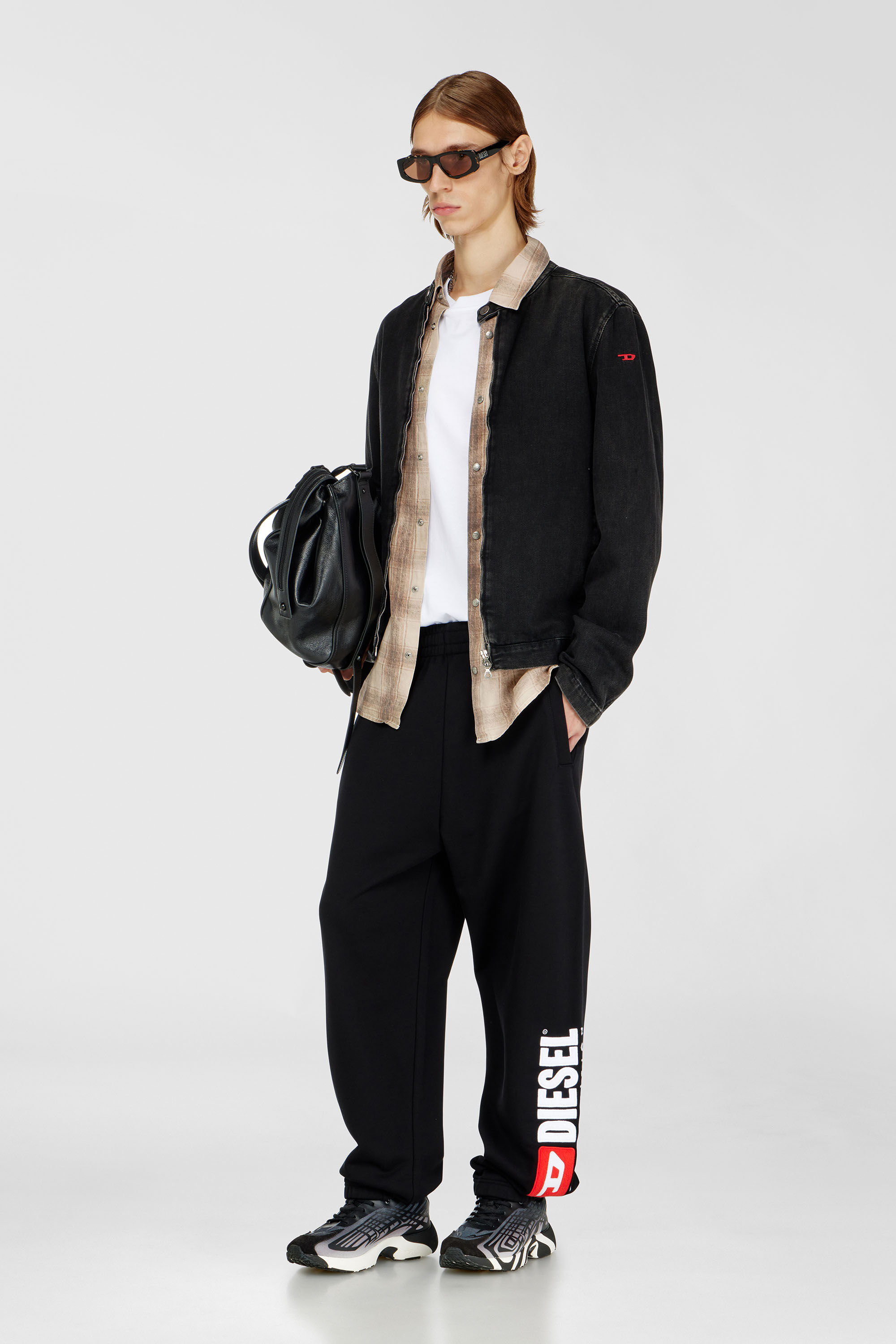 Men's Cotton pants with Diesel patch | Black | Diesel US