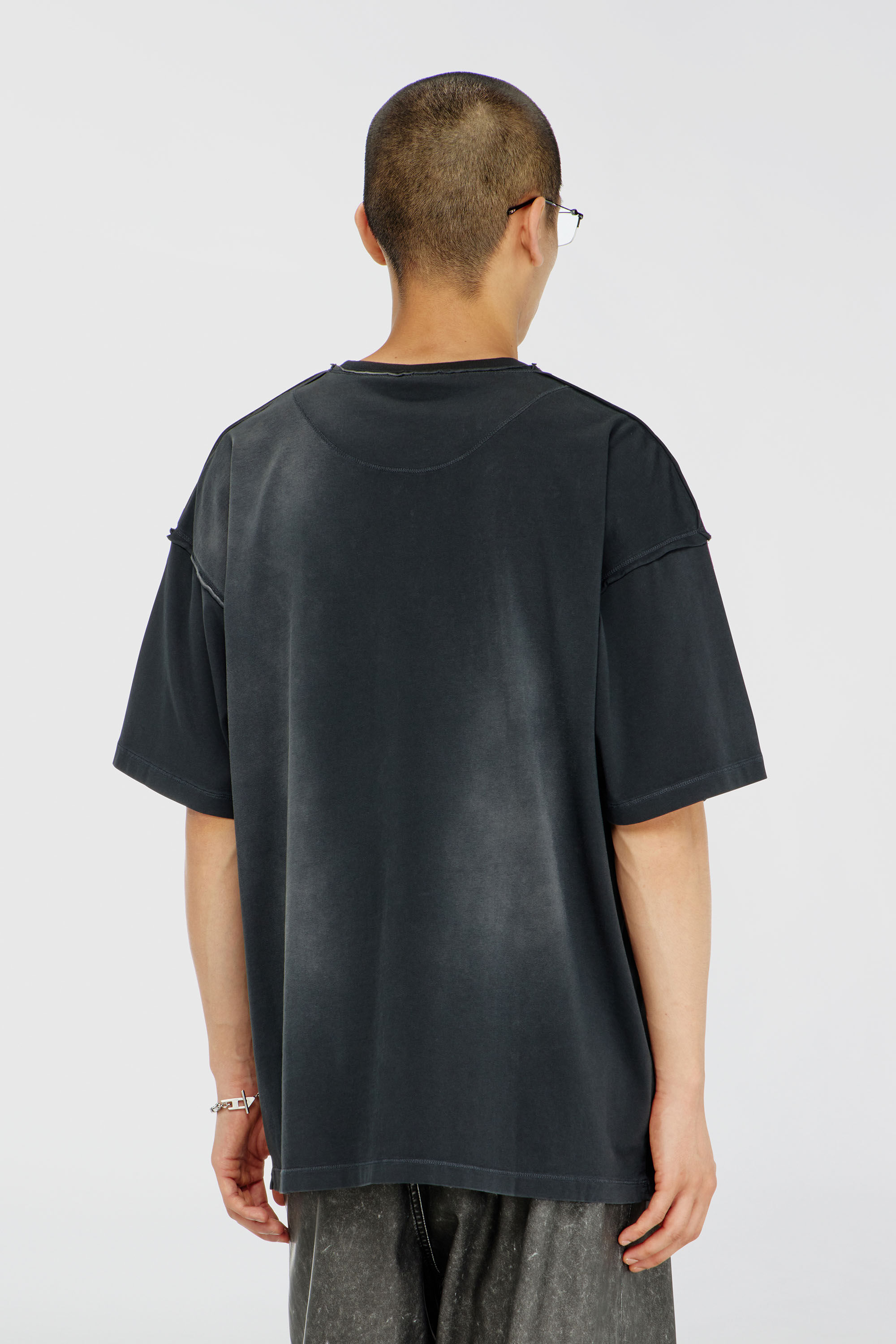 Men's Faded T-shirt with ripped pocket detail | Black | Diesel US