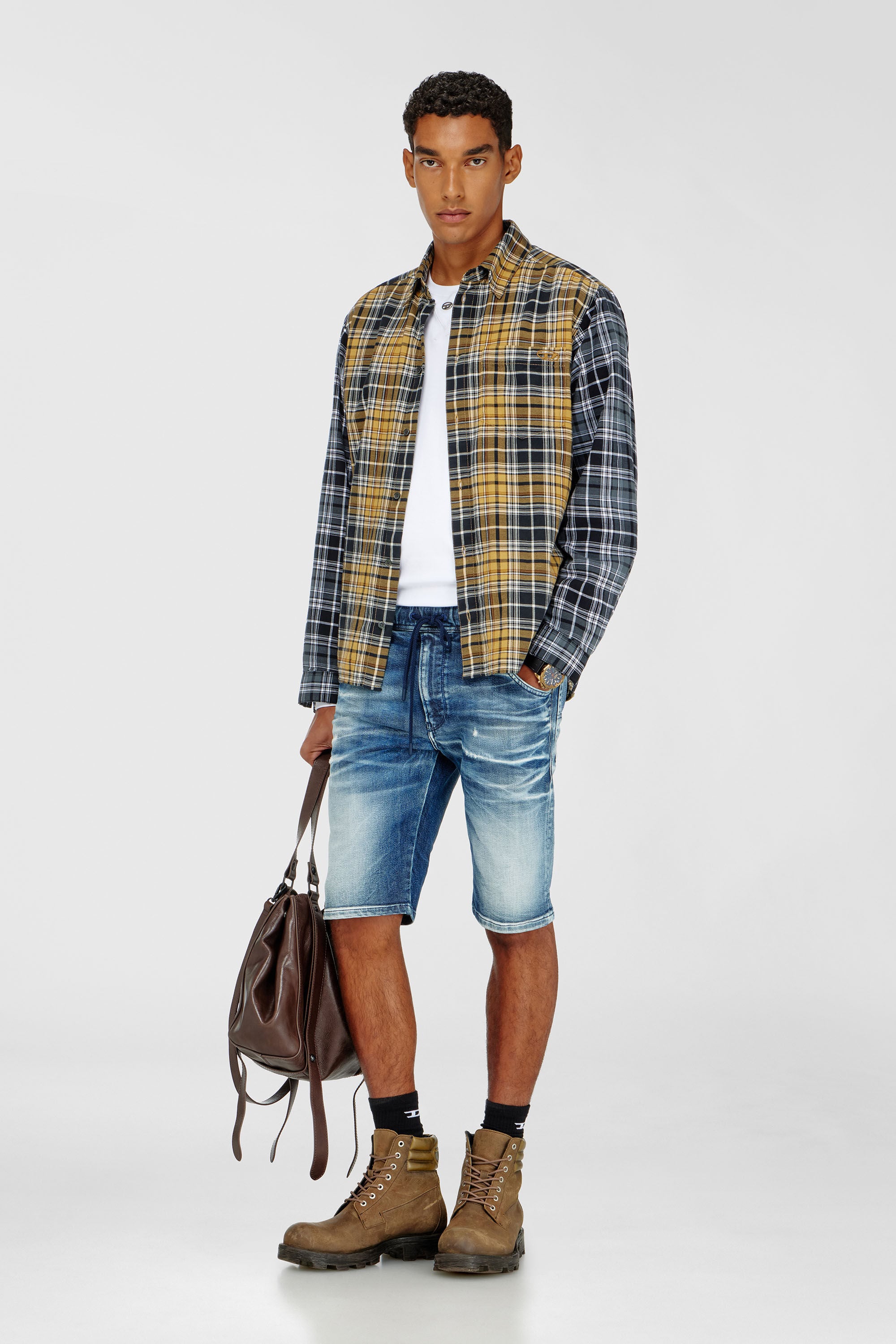 Diesel - D-KROOSHORT JOGGJEANS, Shorts de JoggJeans&reg; tratados Hombre in Azul marino - 1