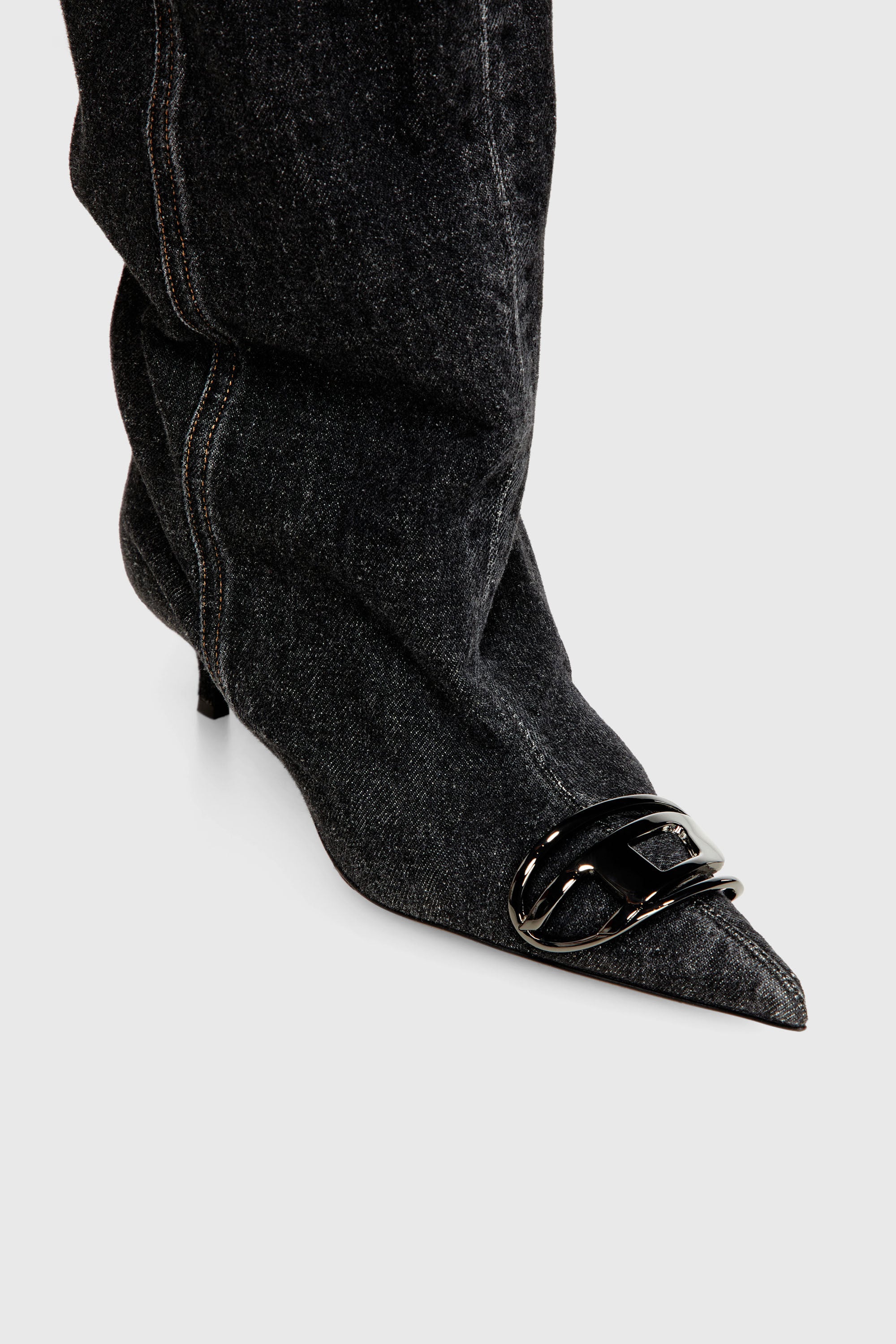 Diesel - D-VENUS KB SLOUCHY, D-Venus-Bota slouchy hasta la rodilla en denim Mujer in Negro - 4