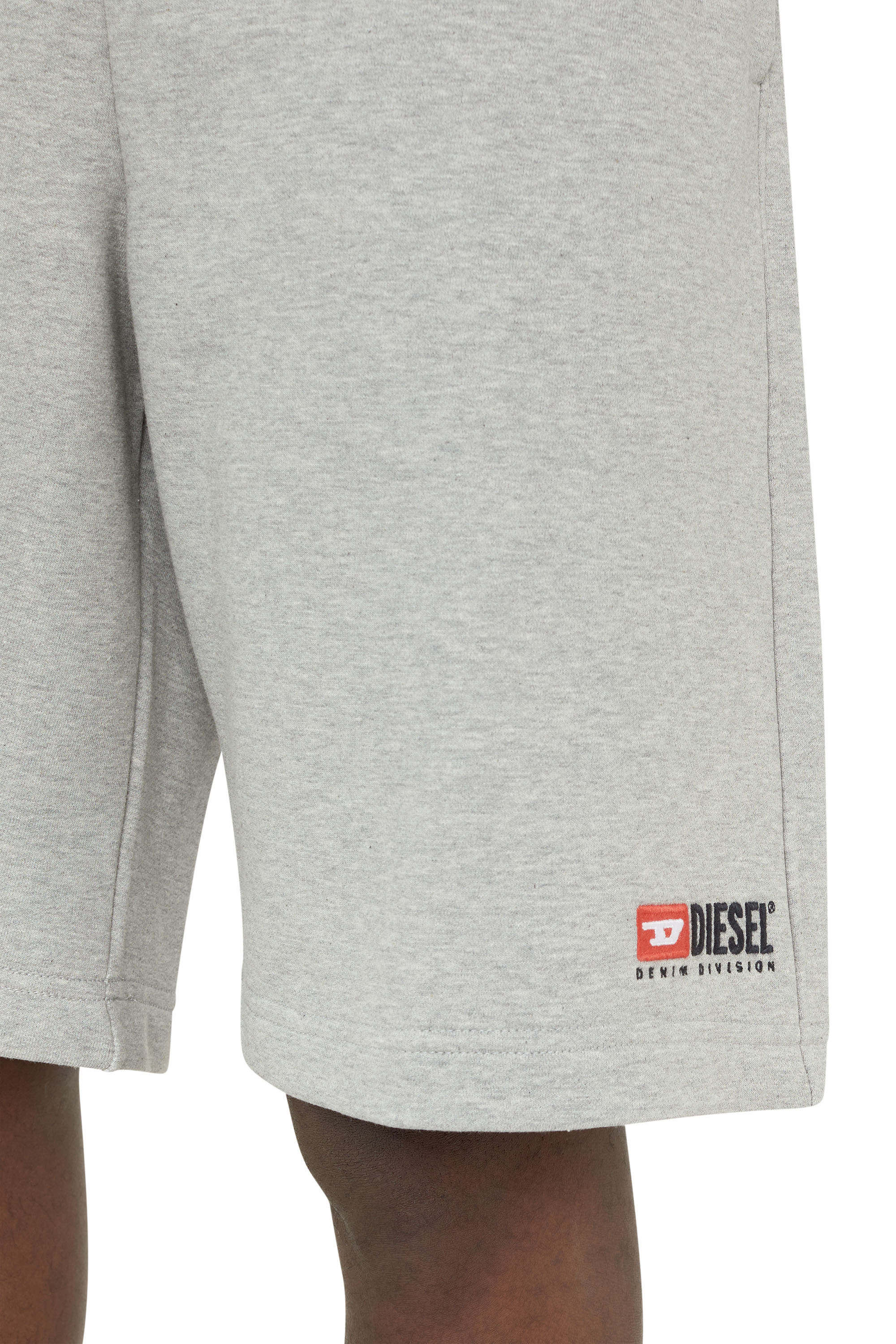 Diesel - P-CROWN-DIV, Pantalones cortos deportivos con logotipo bordado Hombre in Gris - 6