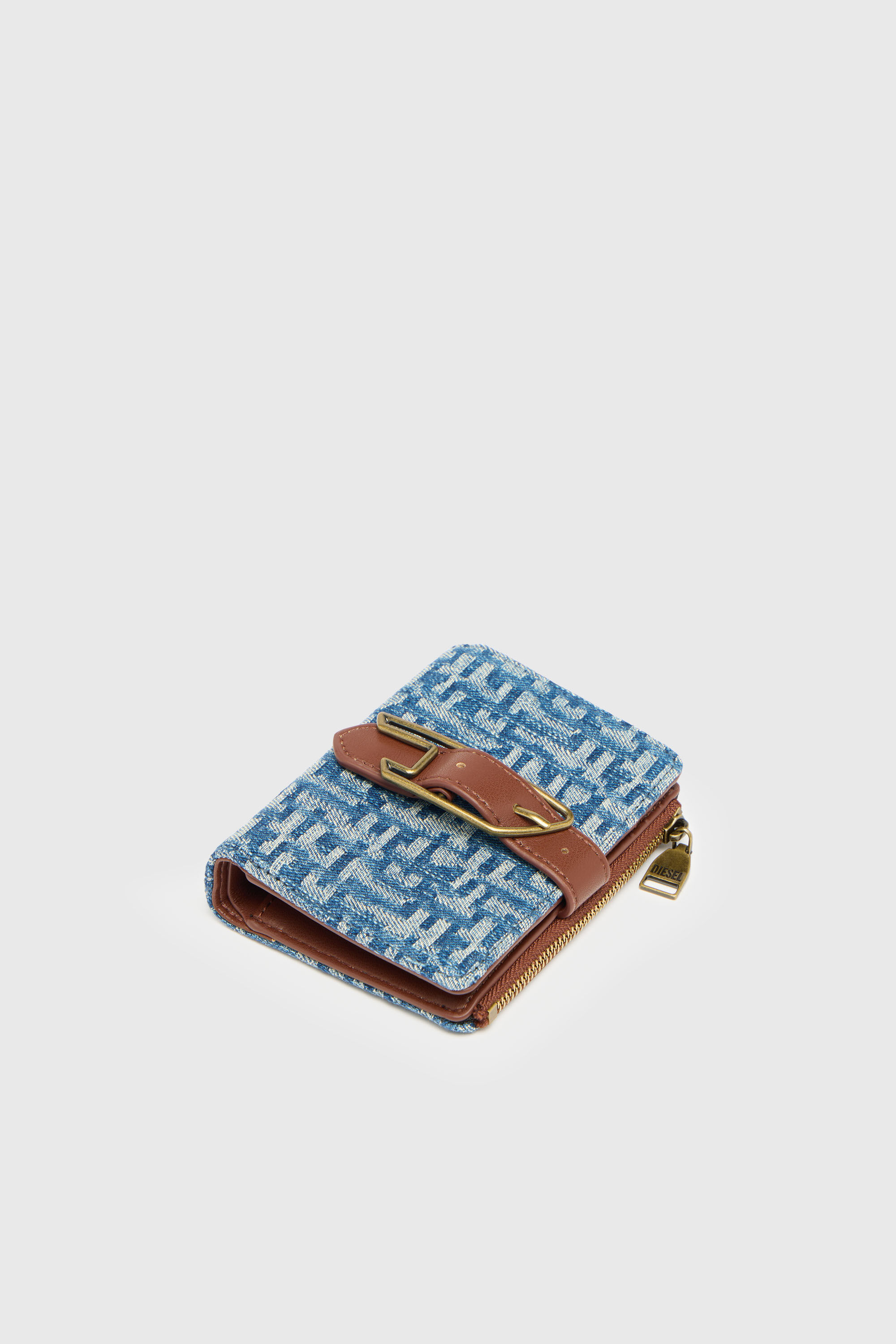 Diesel - D-LINE BI FOLD ZIP II, Cartera plegable en monogram denim con detalle de cintur&oacute;n Mujer in Azul marino - 4
