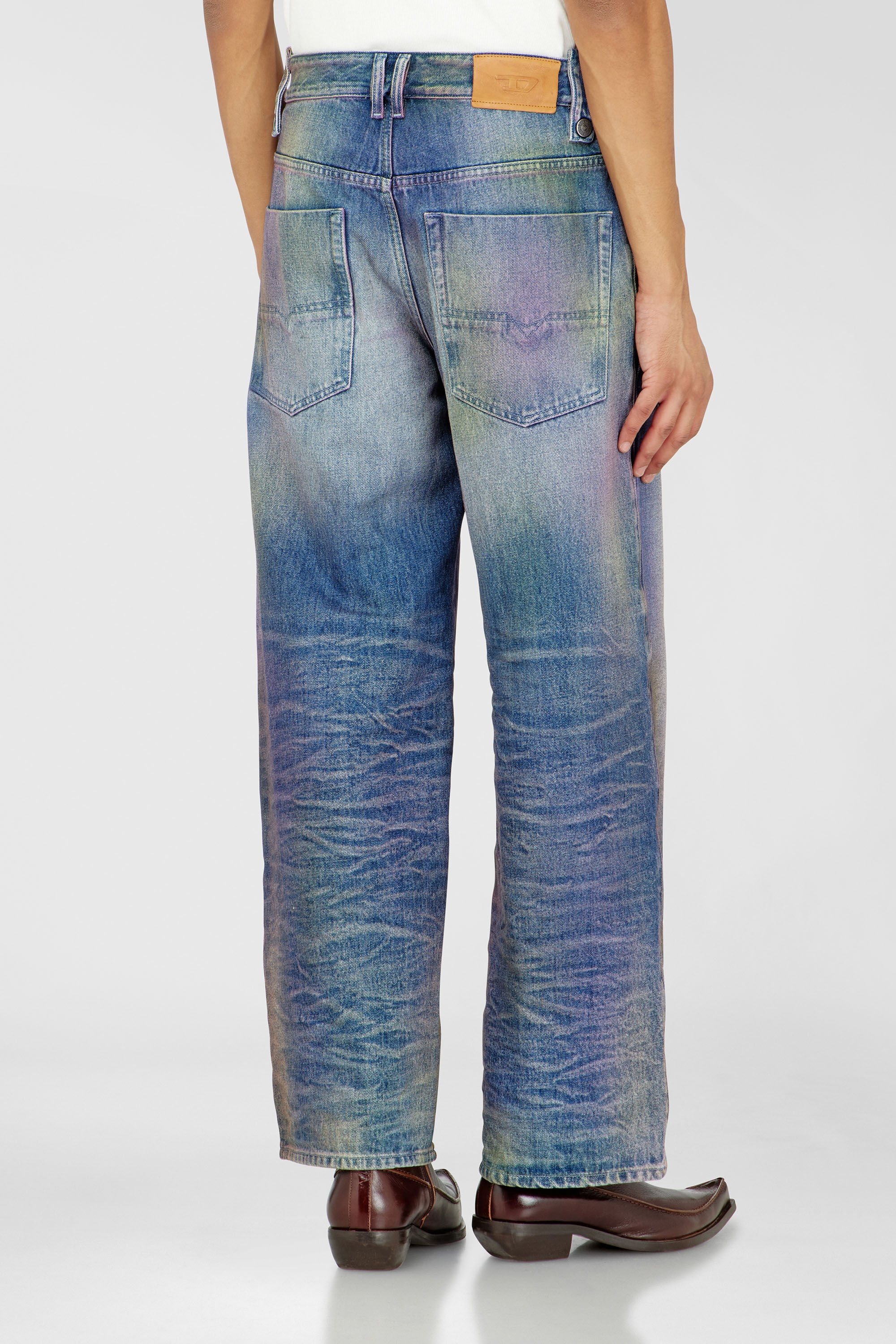 Diesel - Relaxed Jeans 1982 D-Hakou 007FW Unisex, Azul medio - 5