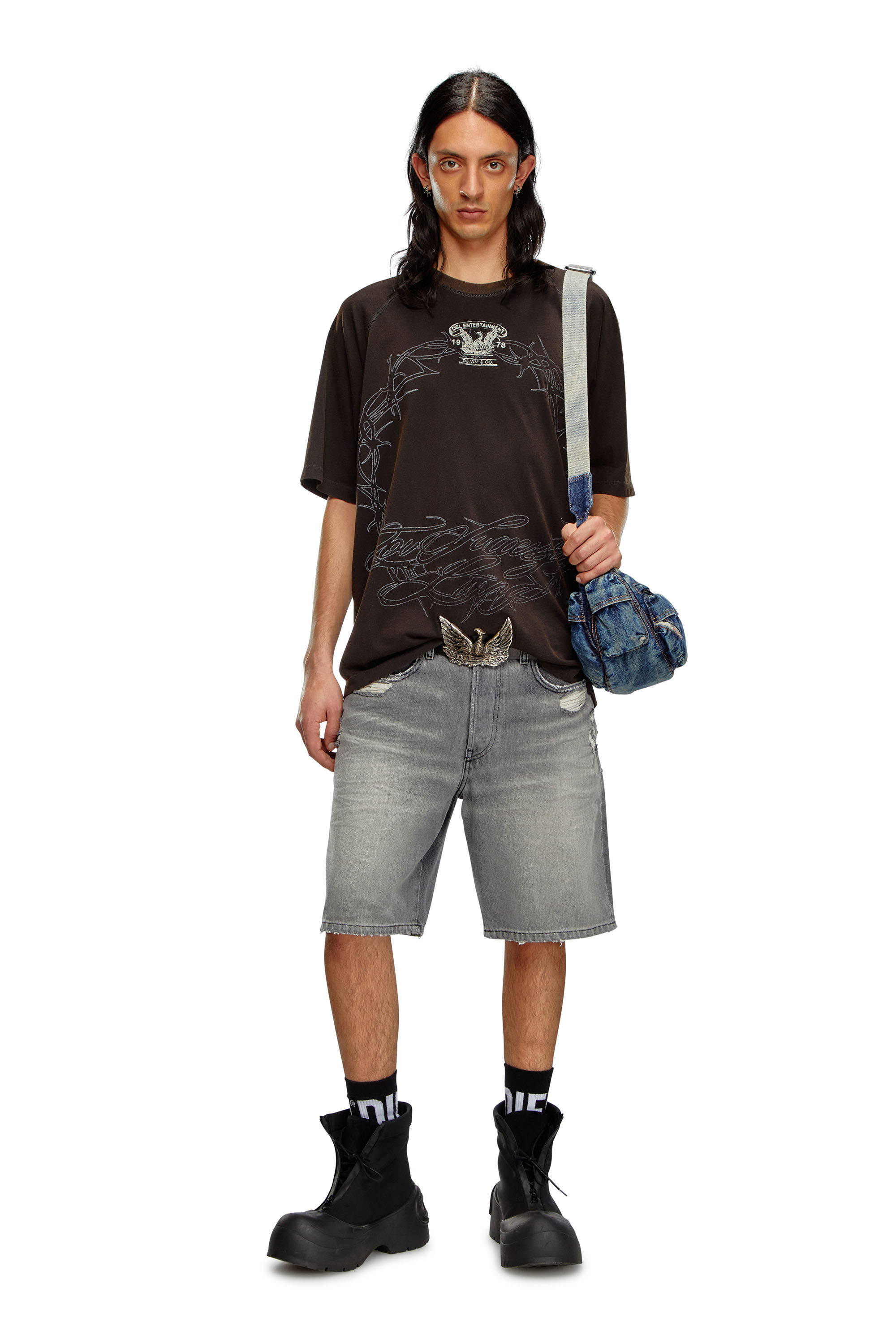 24年製 DIESEL de-sire Shorts Coated Denim Women's Shorts in coated tailoring denim | Black | Diesel