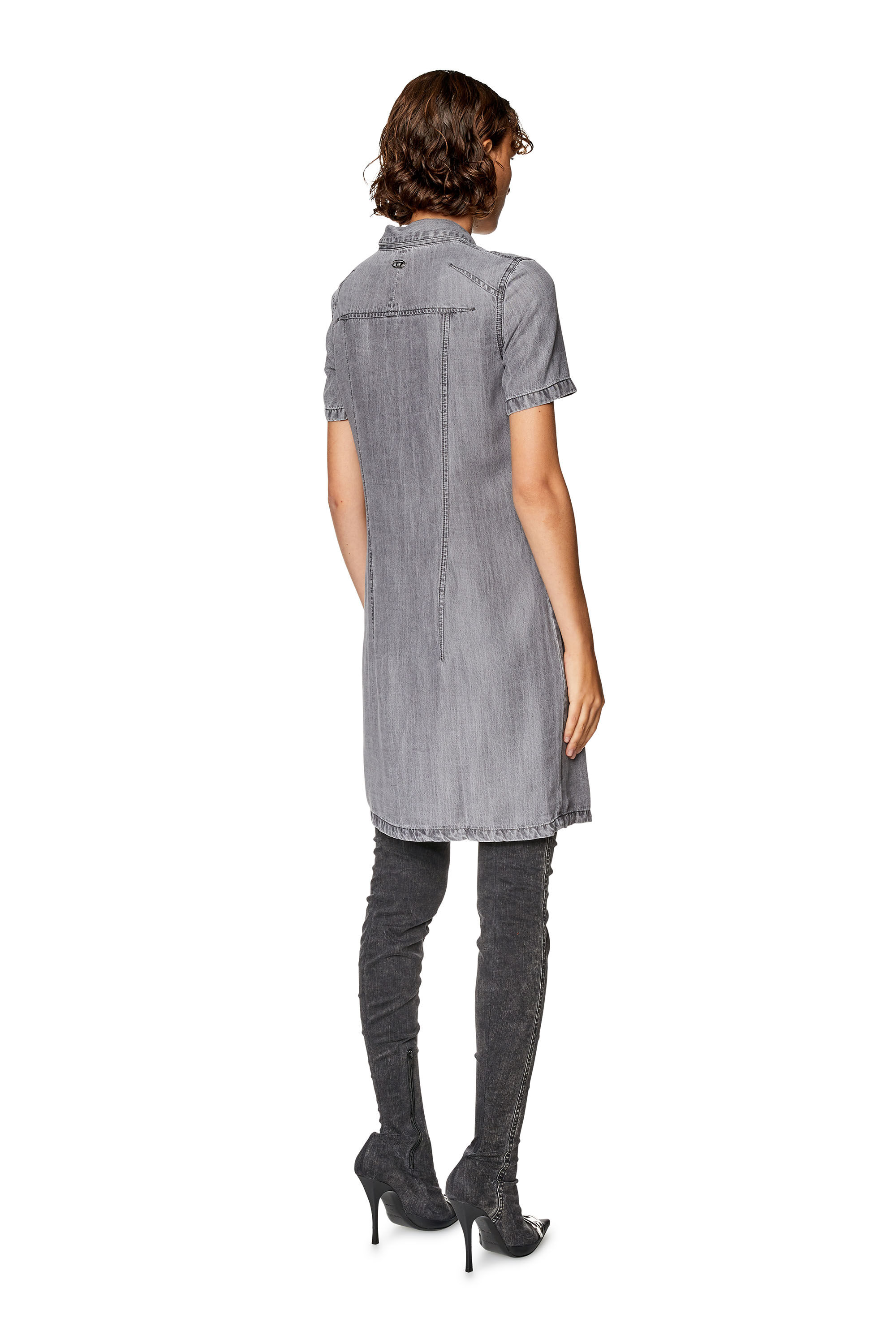 Diesel - DE-SHIRTY, Robe chemise boutonnée en denim clair Femme in Gris - 3