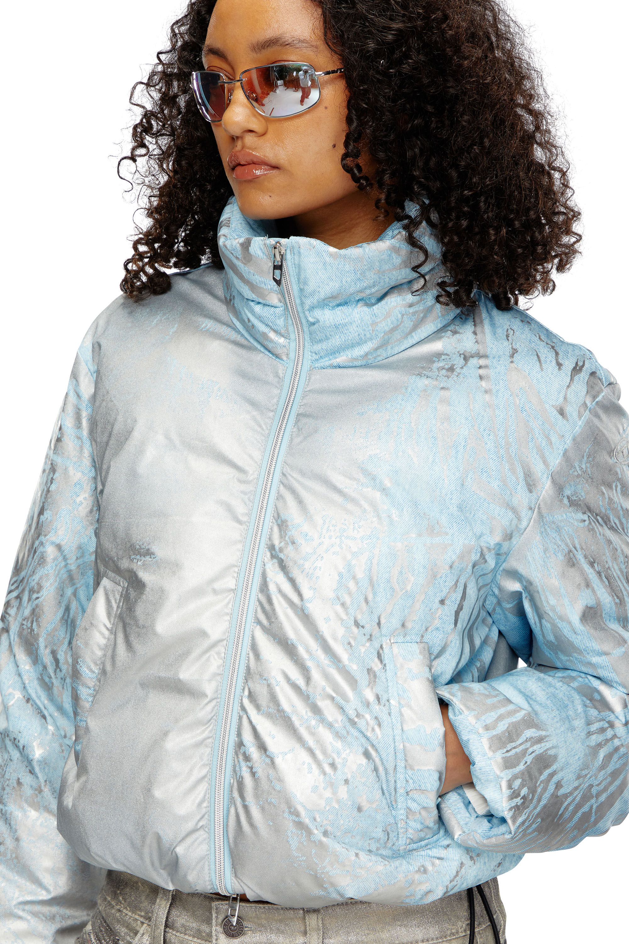 Diesel - W-HIMSY, Doudoune crop avec effets métallisés Femme in Gris argenté - 4