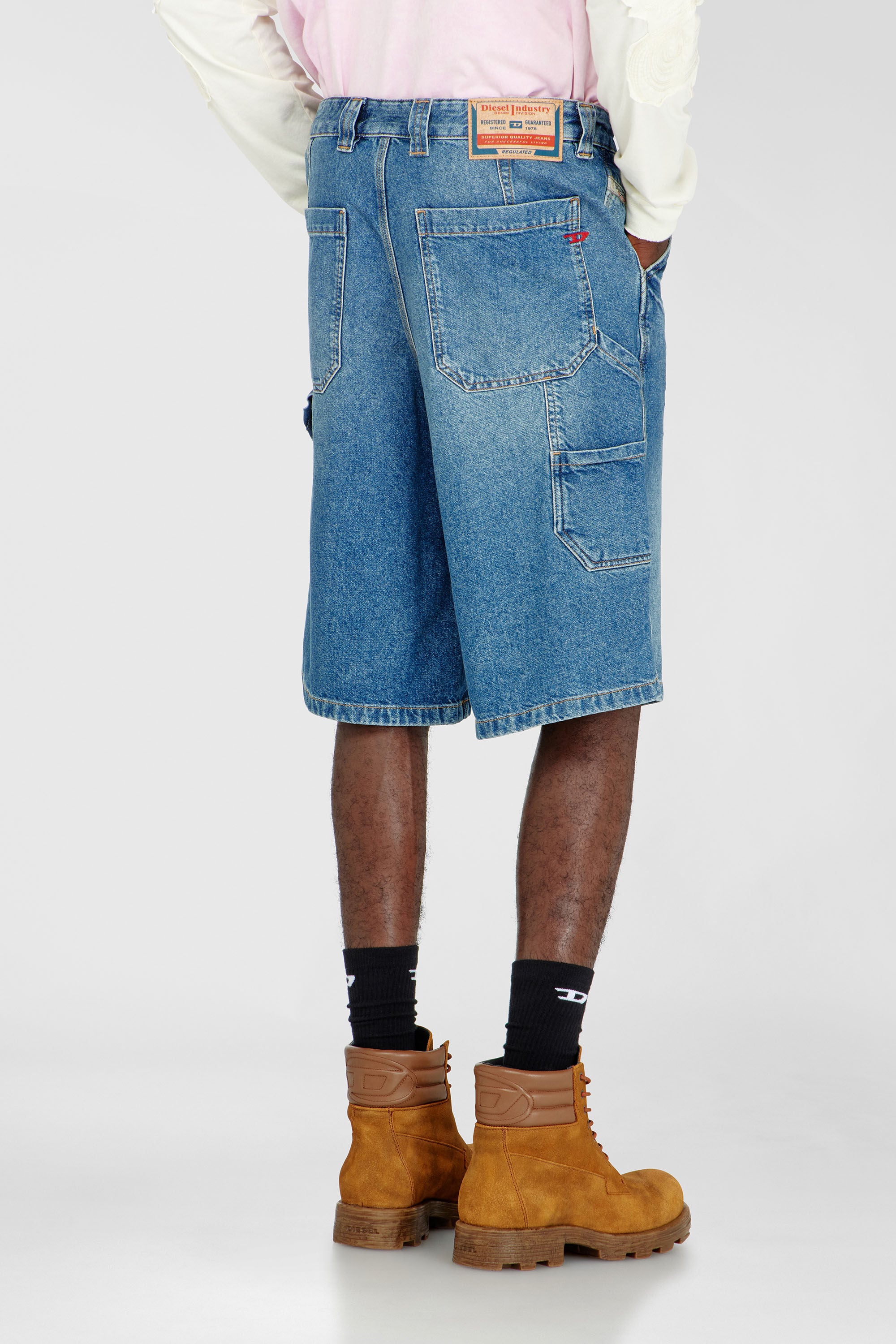 Diesel - D-LIVERY-W-SHORT, Shorts en denim style utilitaire Homme in Bleu - 4