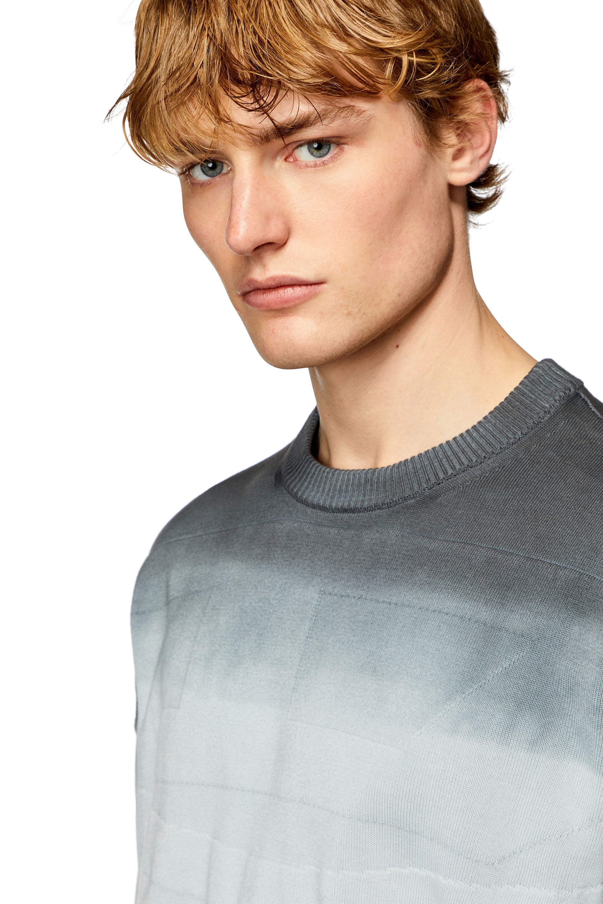 Diesel - K-NEVIL, Man's Dégradé jumper with oversized logo in Blue - 5