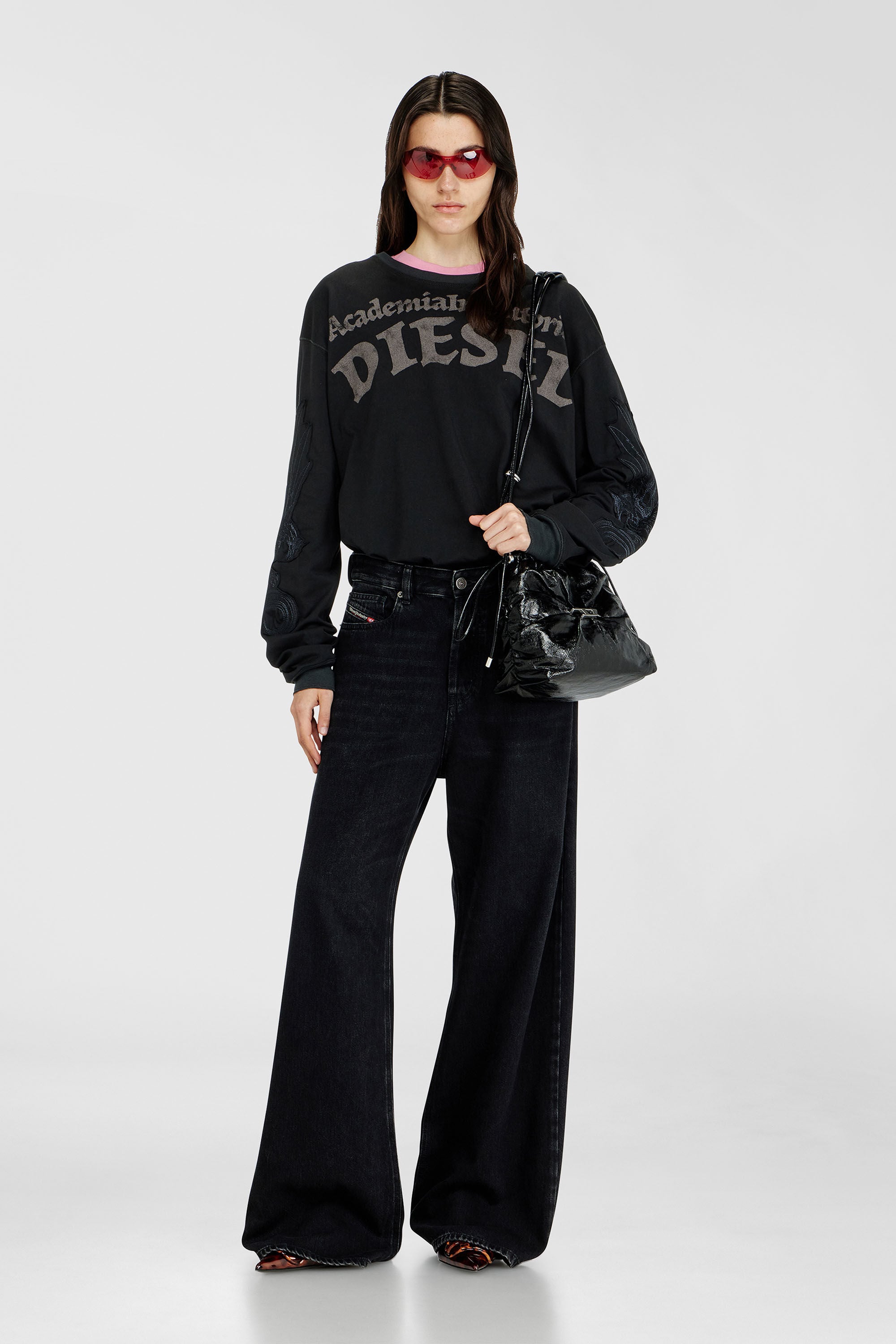 Diesel - SCRUNCH-D BUCKET, Scrunch-D-Bolso tipo cubo en cuero arrugado y brillante Mujer in Negro - 1