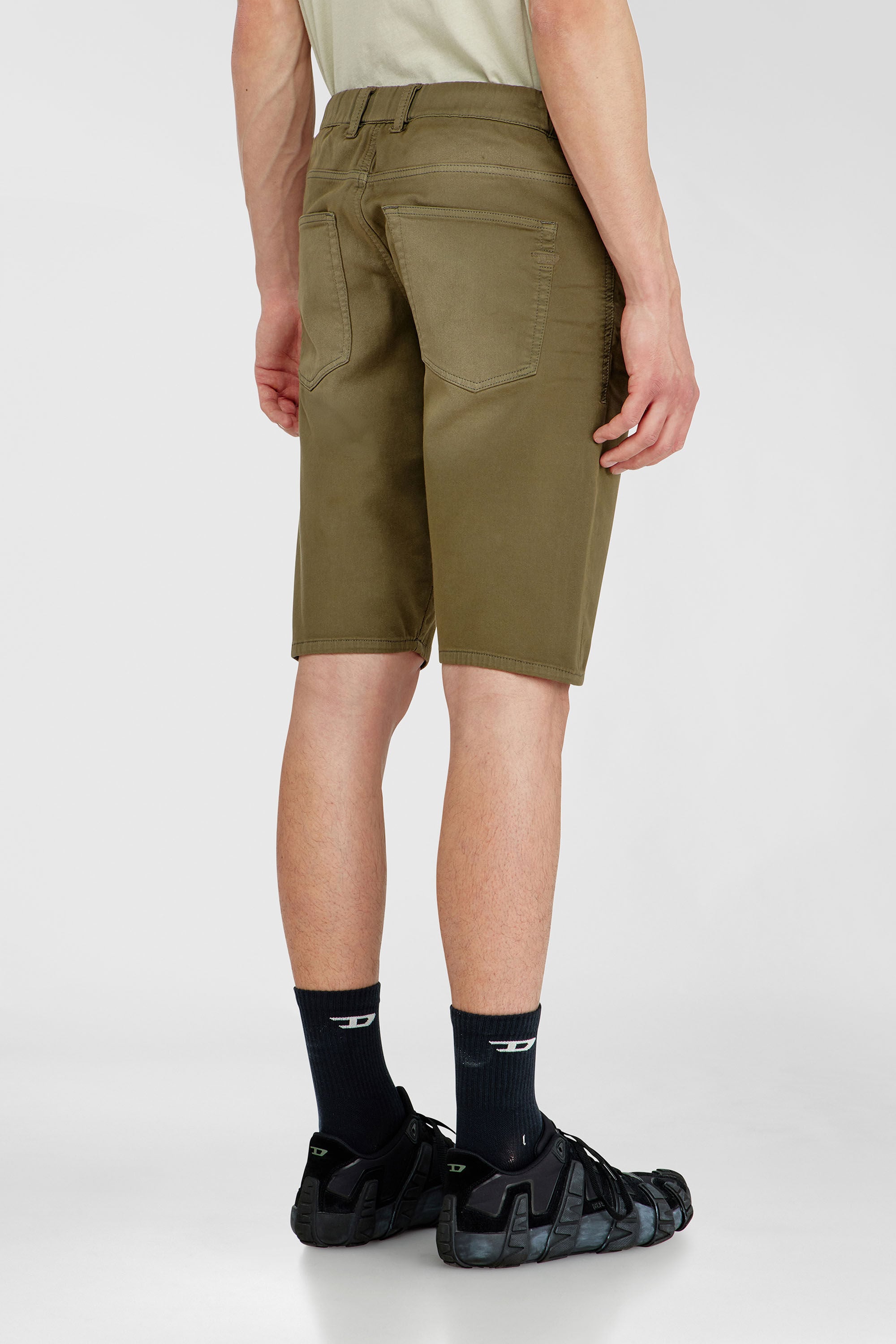 Diesel - 2033 D-KROOLEY-SHORT-BW JOGG, Male's Slim shorts in coloured denim in Military Green - 4