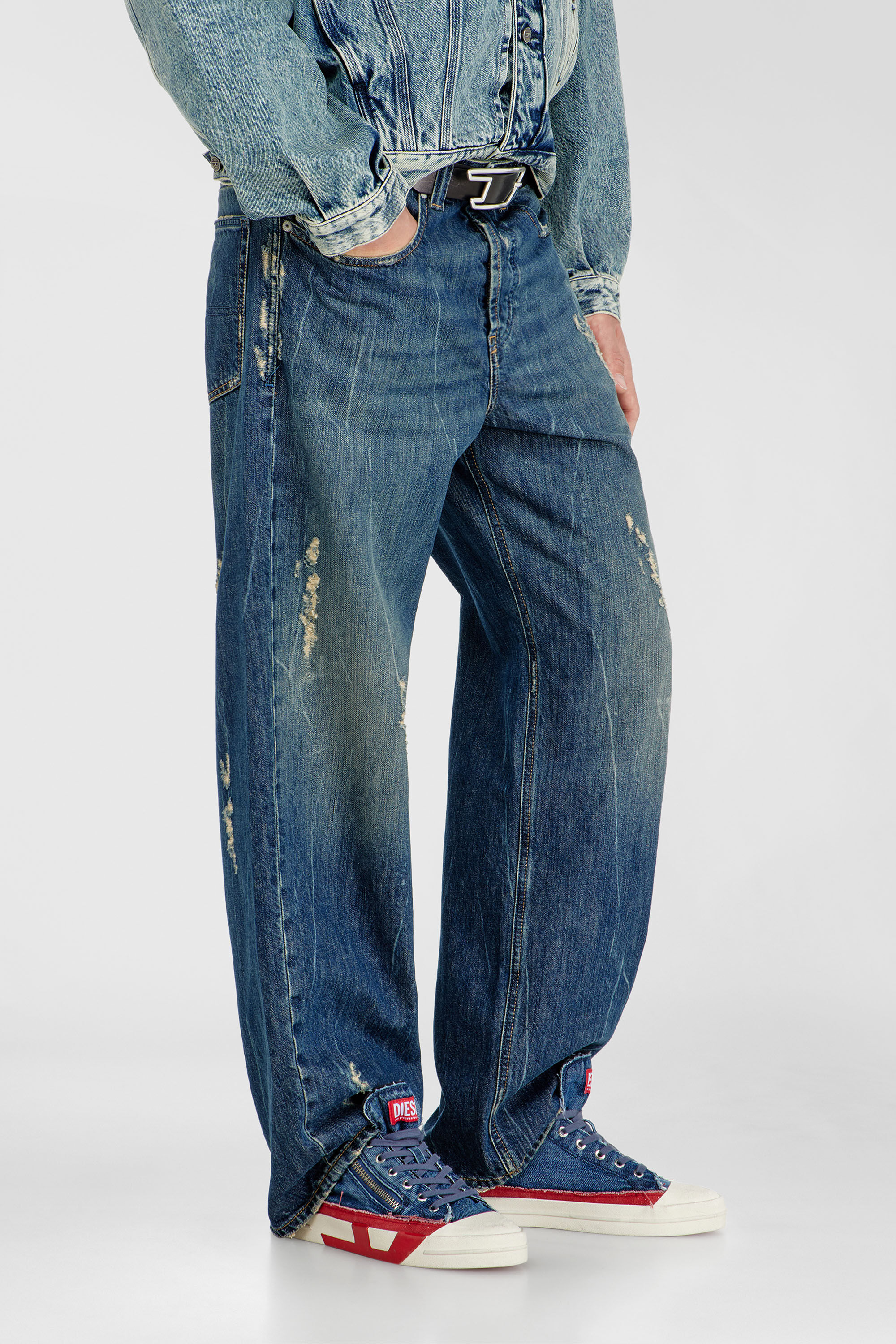 Men's Relaxed Jeans | Low Waist 2001 D-MacroMedium blue | Diesel US