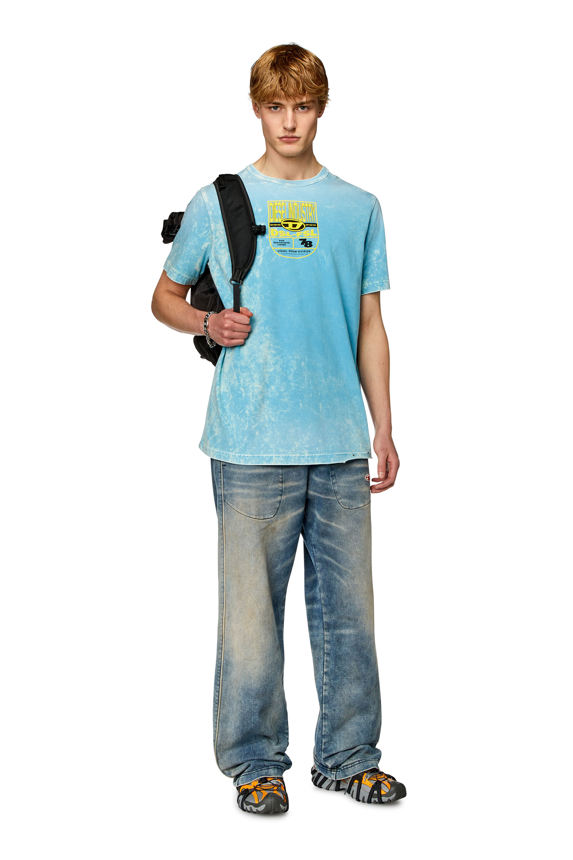 Diesel - T-JUST-N17, Camiseta lavada al ácido con logotipo estampado con escudo Hombre in Azul marino - 1