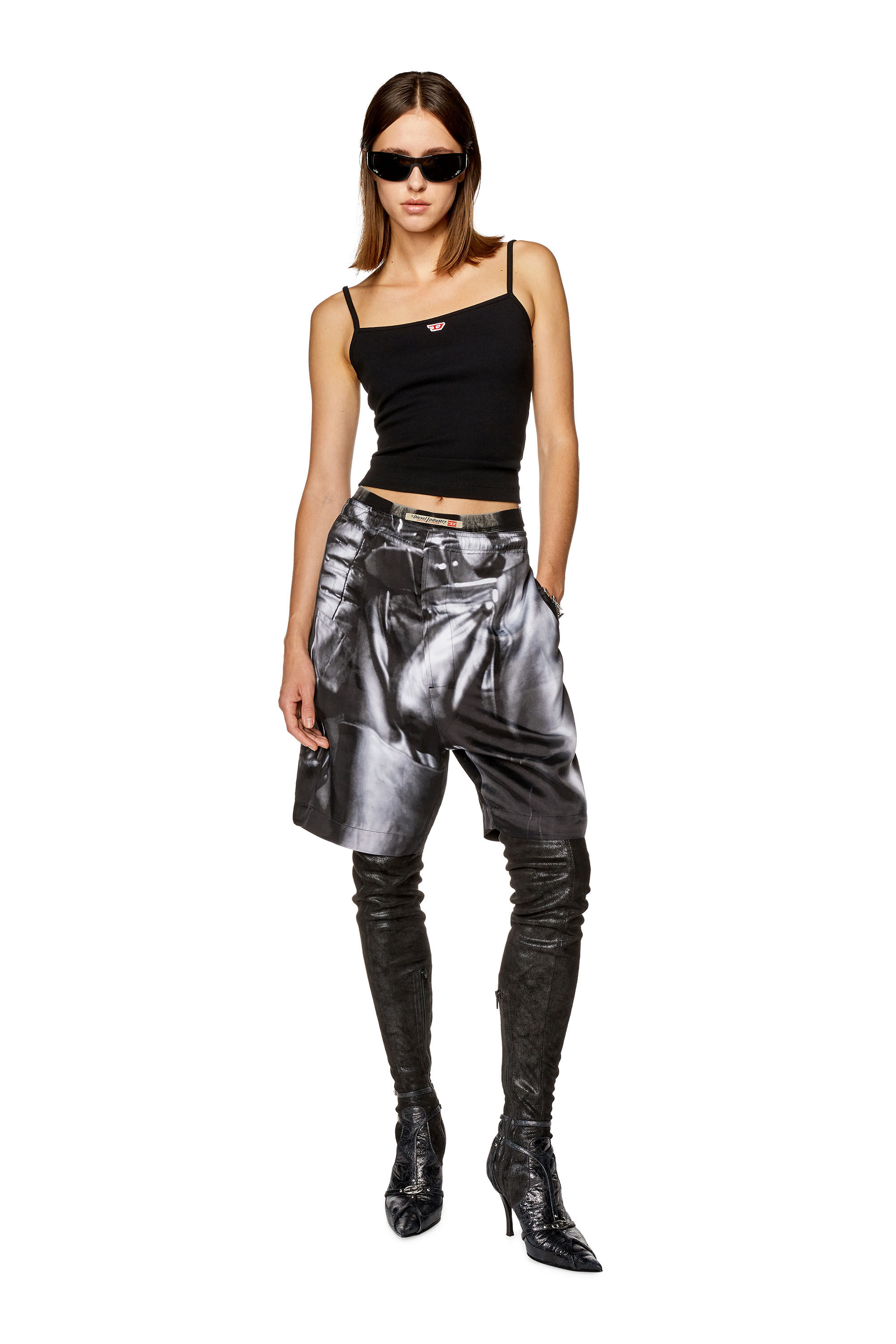 Diesel - PR-P-TOLL-SHO-23, Short en satin de soie avec imprimé noir Mixte in Noir - 6
