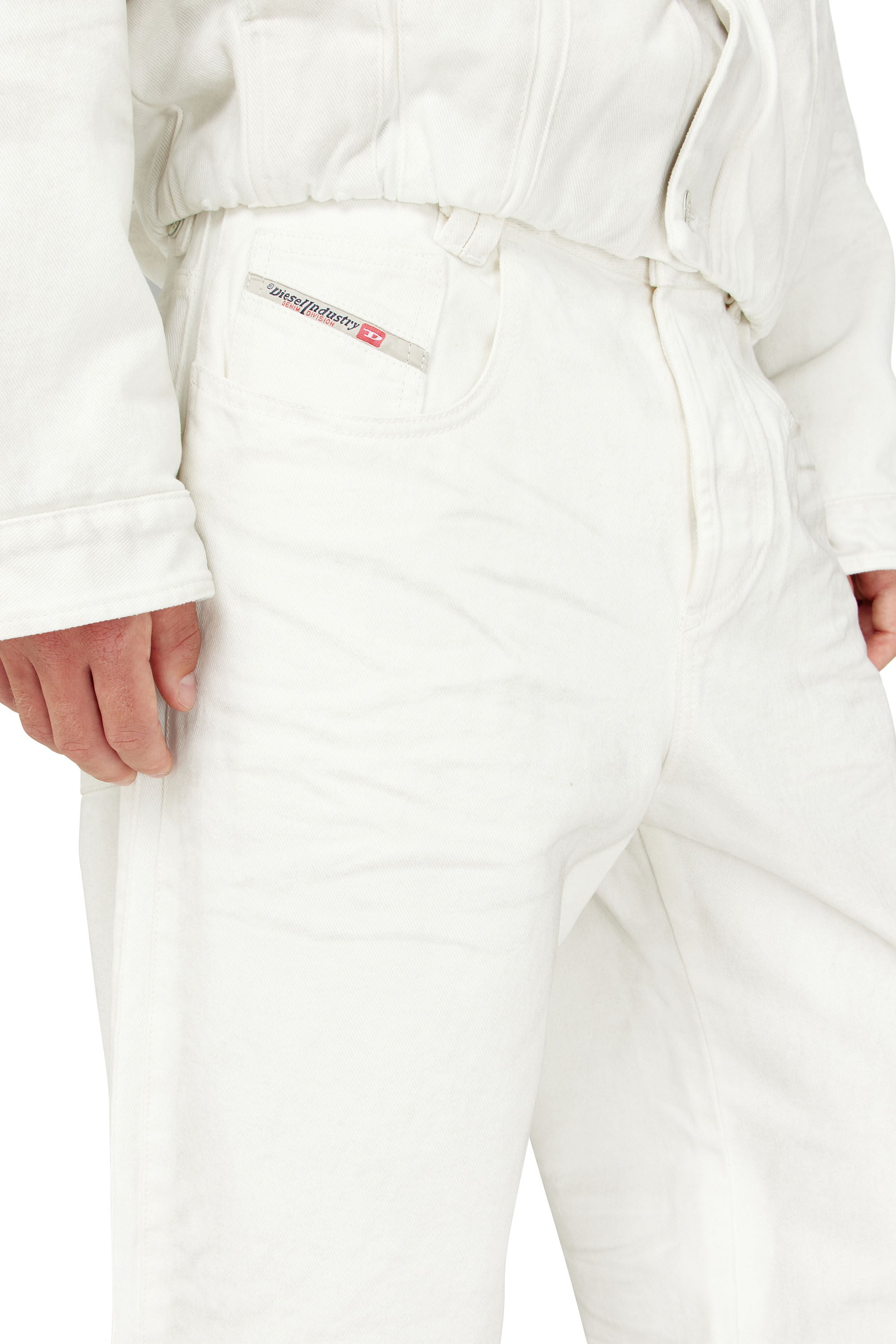 Diesel - Relaxed Jeans 1982 D-Hakou 007GG Mixte, Blanc - Image 9