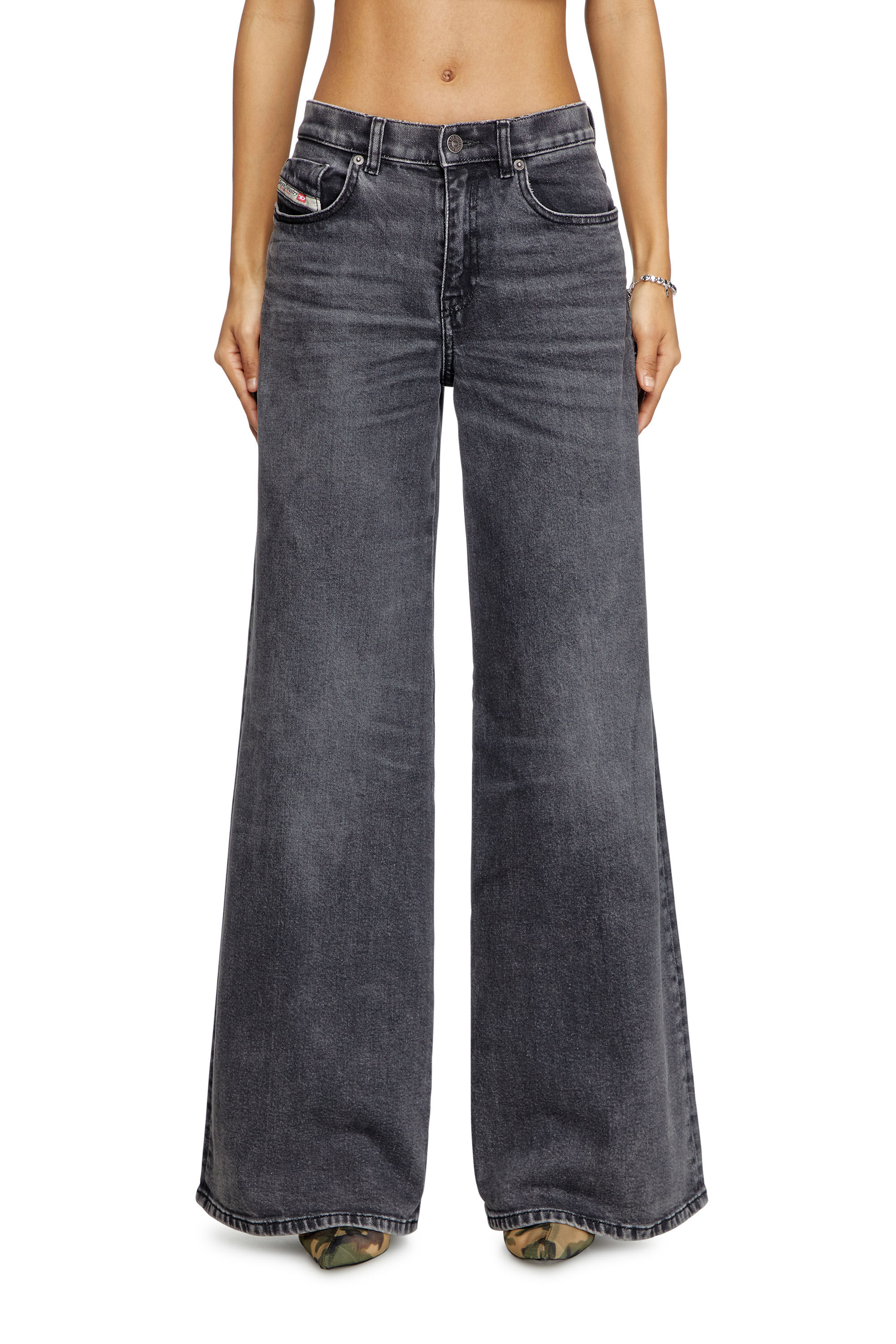 デニム・ジーパン DIESEL Flare Jeans 1978 D-Akemi 0clbg フレア Jeans - 1978 D-Akemi | ブラック/ ダークグレー