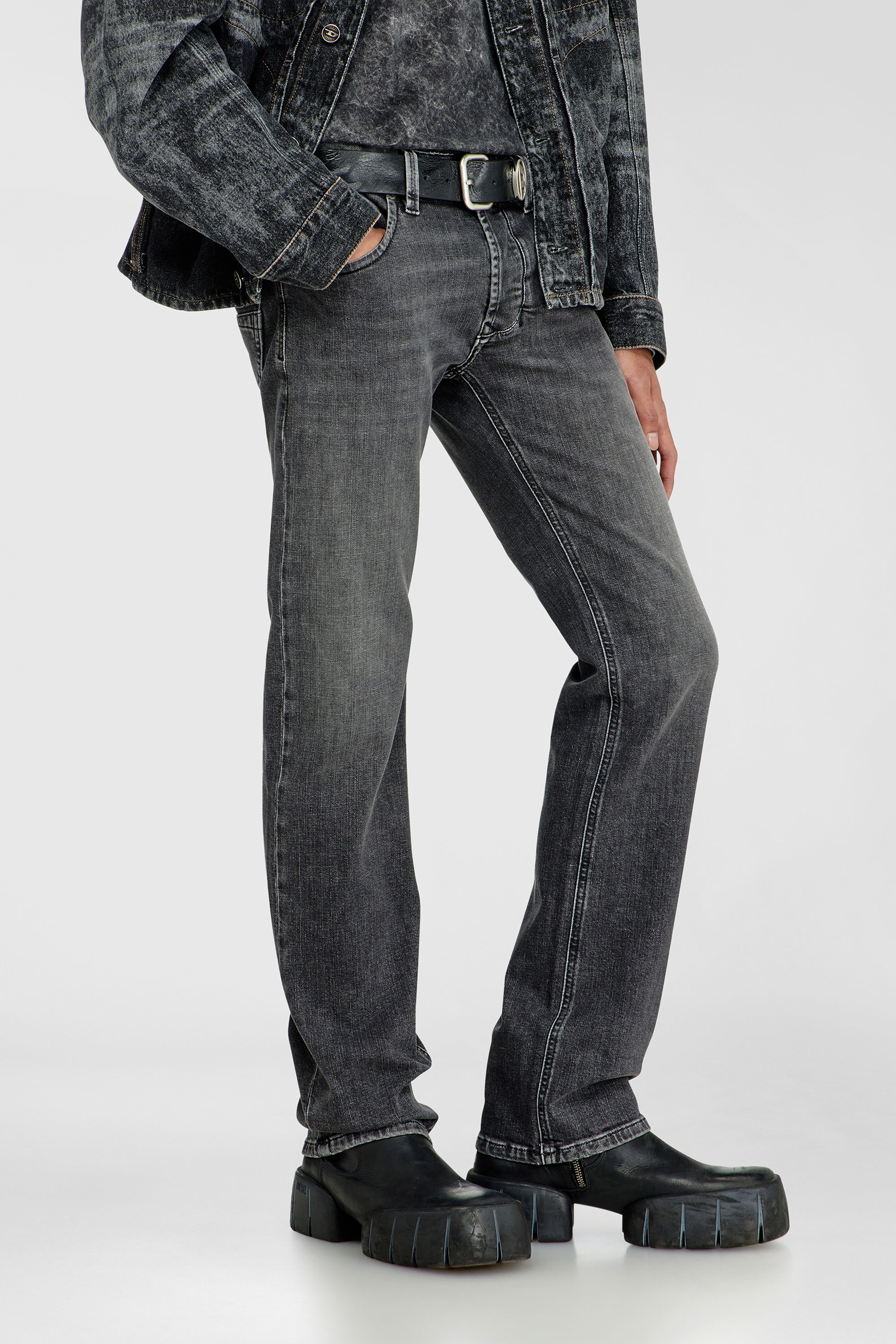 Men's Regular Jeans | Low Waist 1985 LarkeeBlack/Dark grey | Diesel US