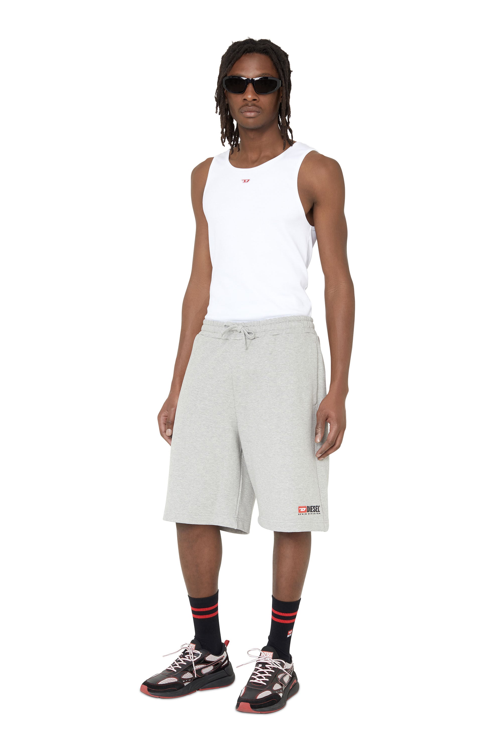 Diesel - P-CROWN-DIV, Pantalones cortos deportivos con logotipo bordado Hombre in Gris - 1