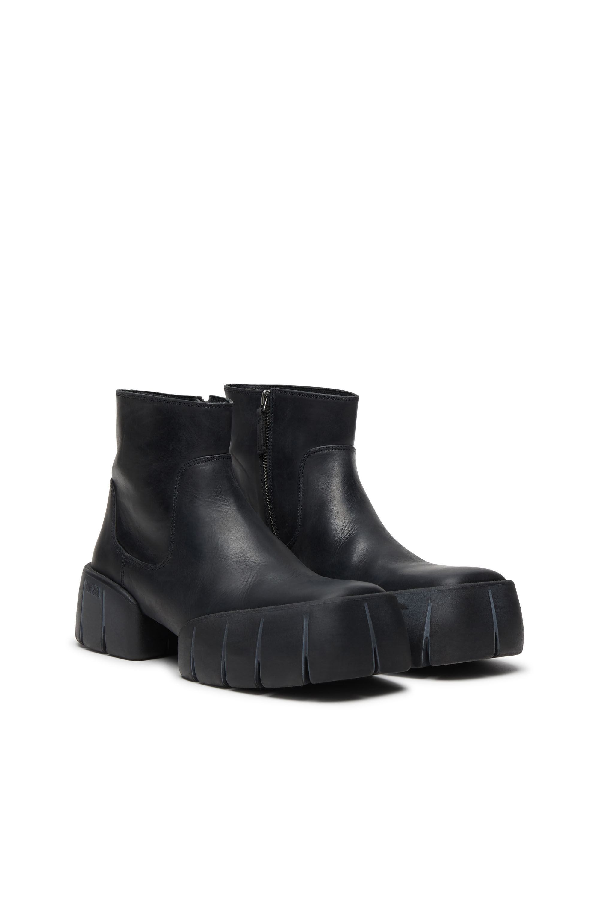 Diesel - D-TEX BT, Male's D-Tex-Oiled leather ankle boots with split sole in Black - 2