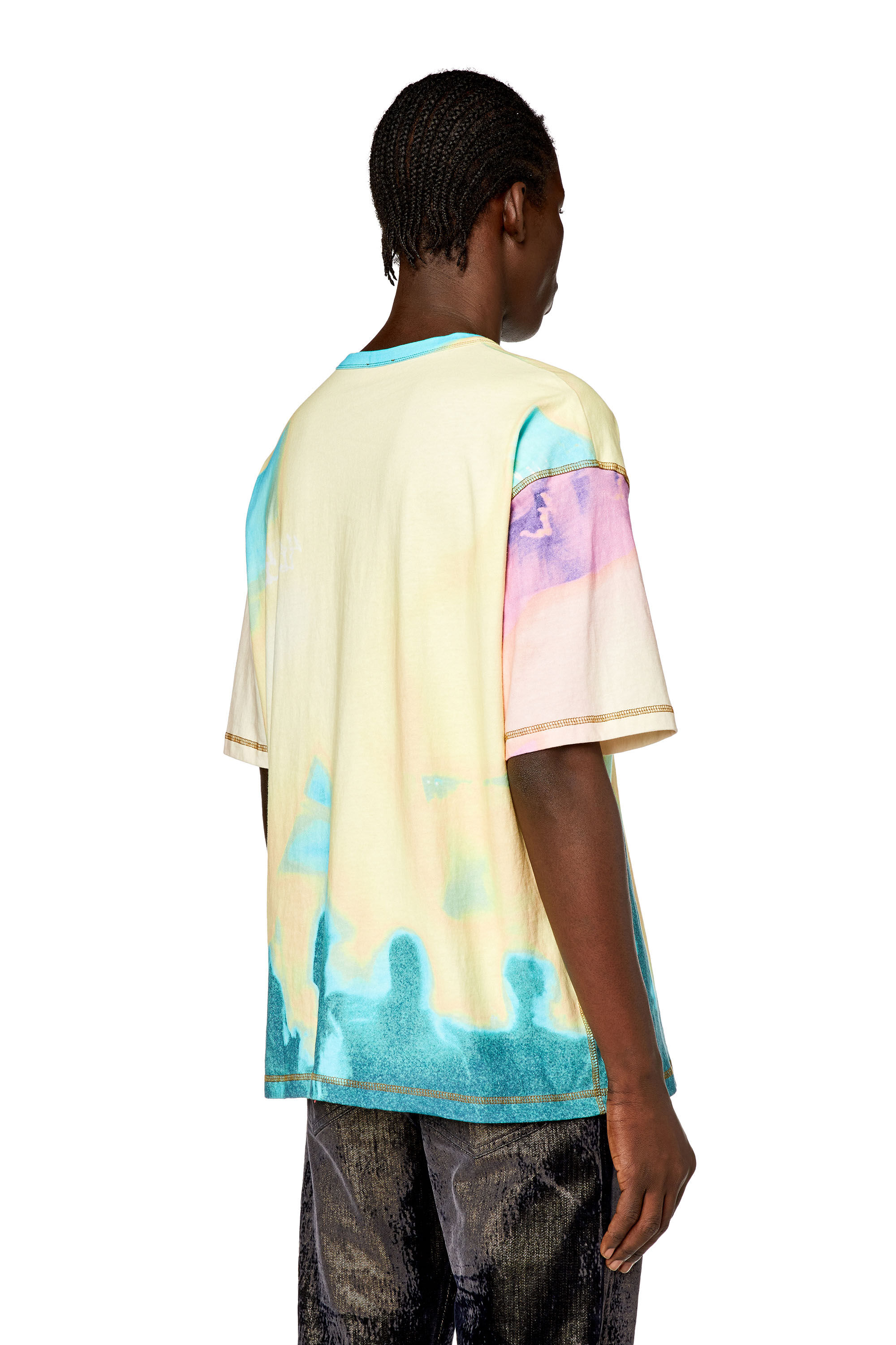 Diesel - T-WASH-COLOR, T-shirt avec imprimé pastel délavé Homme in Jaune - 4