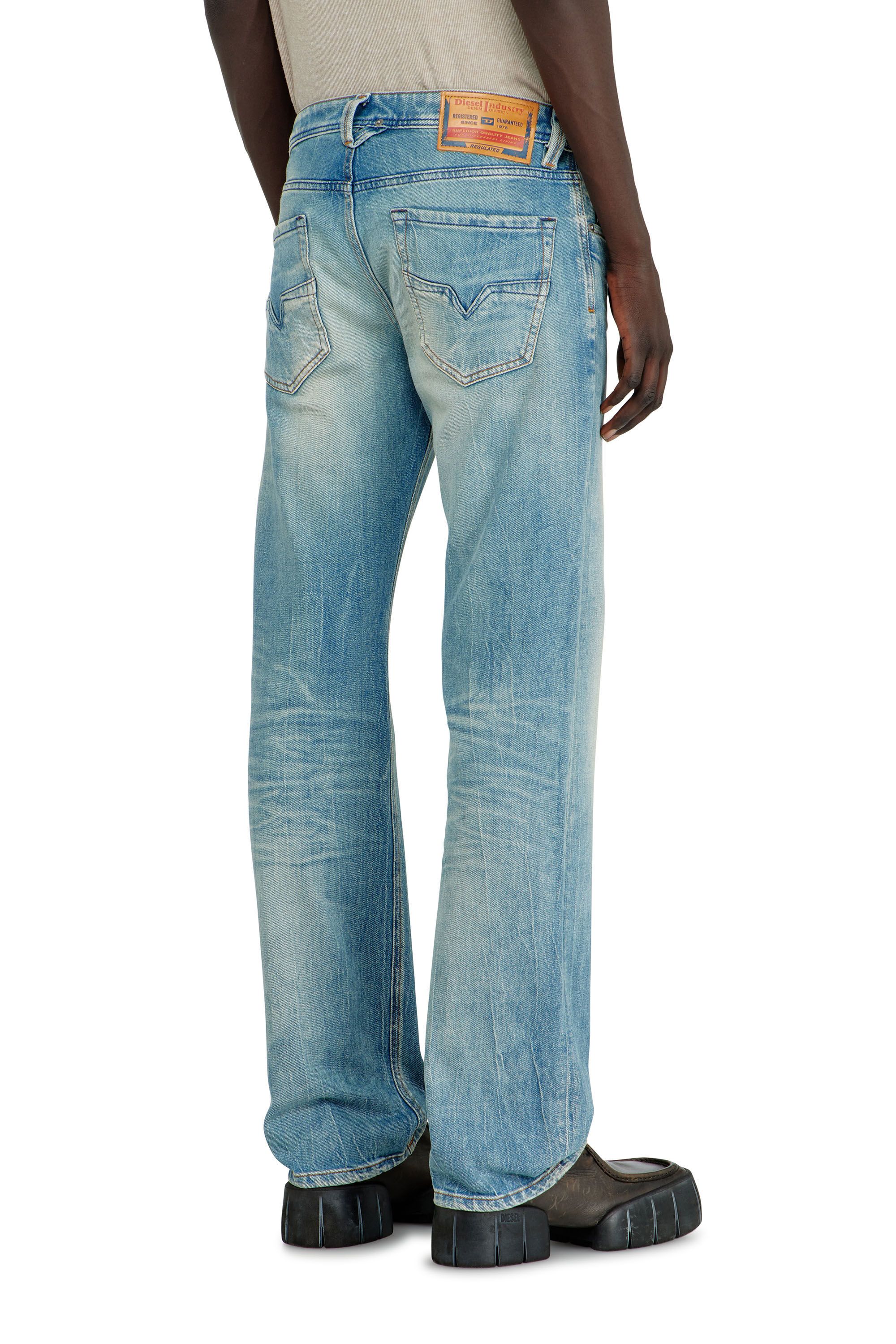 Men's Regular Jeans | Low Waist 1985 LarkeeLight Blue | Diesel US