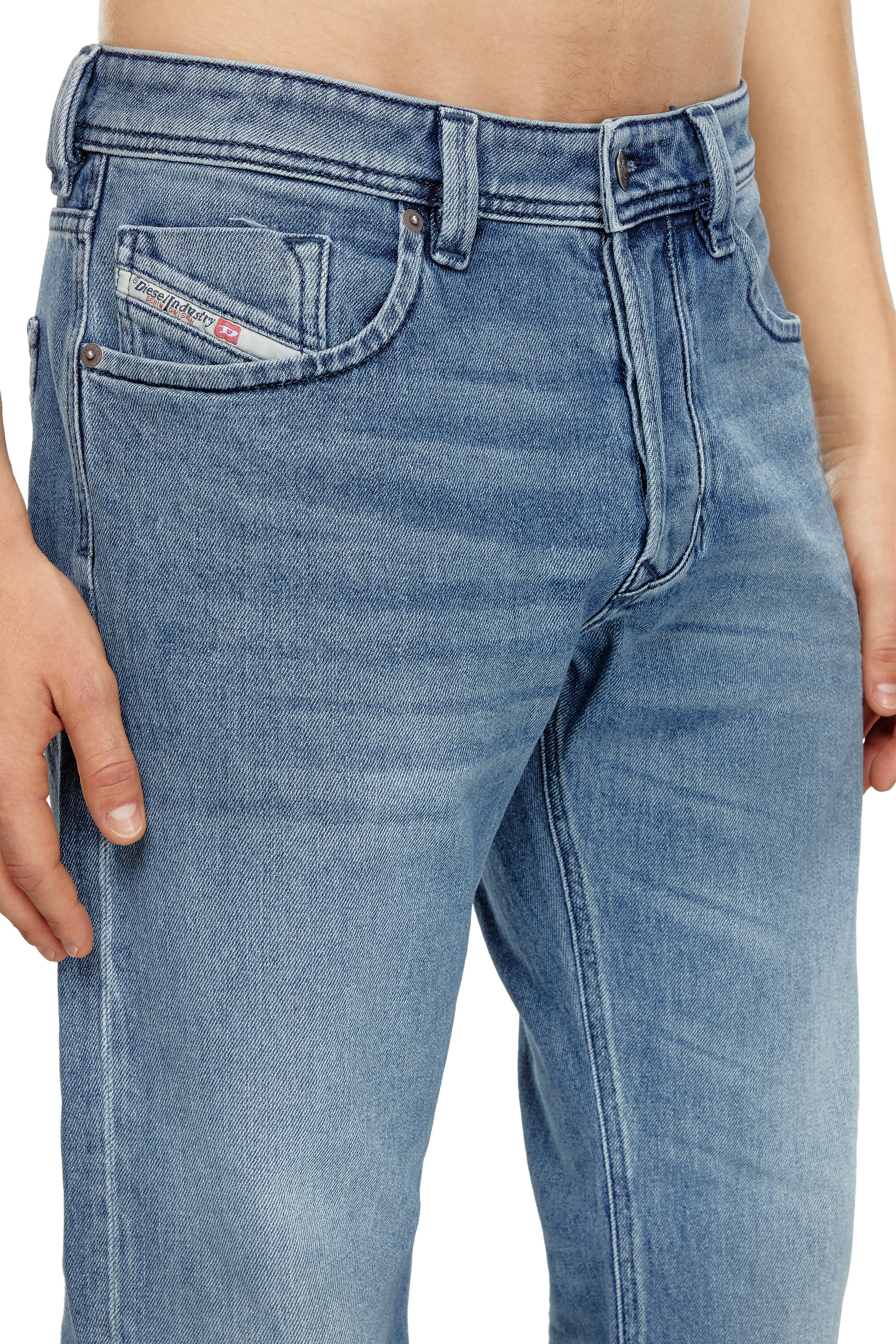 Diesel - Man's Regular Jeans 1985 Larkee 09H30, Medium blue - 5