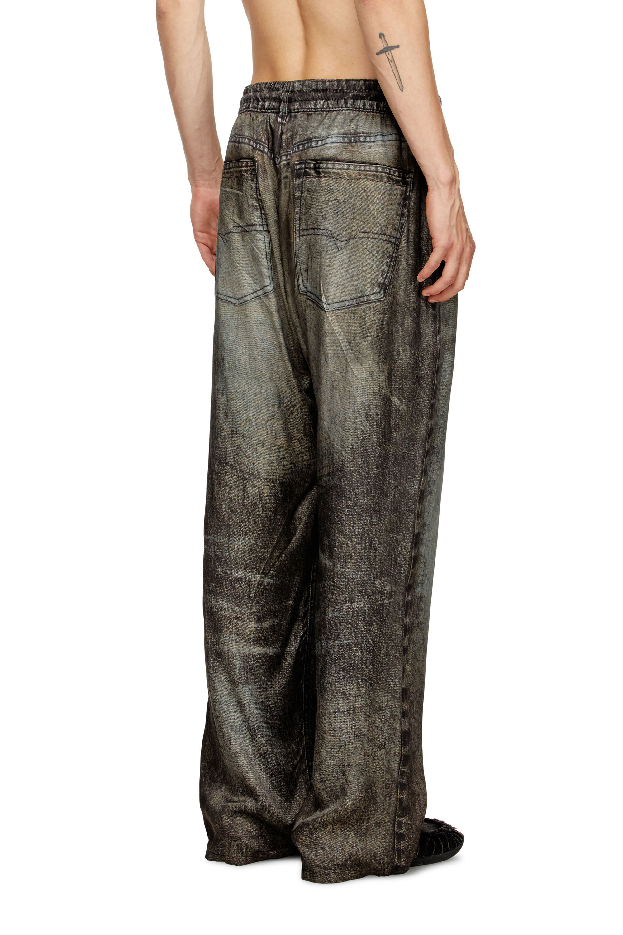 Diesel - P-THECK-LKCT, Pantalon élastiqué en viscose effet denim Homme in Noir - 4