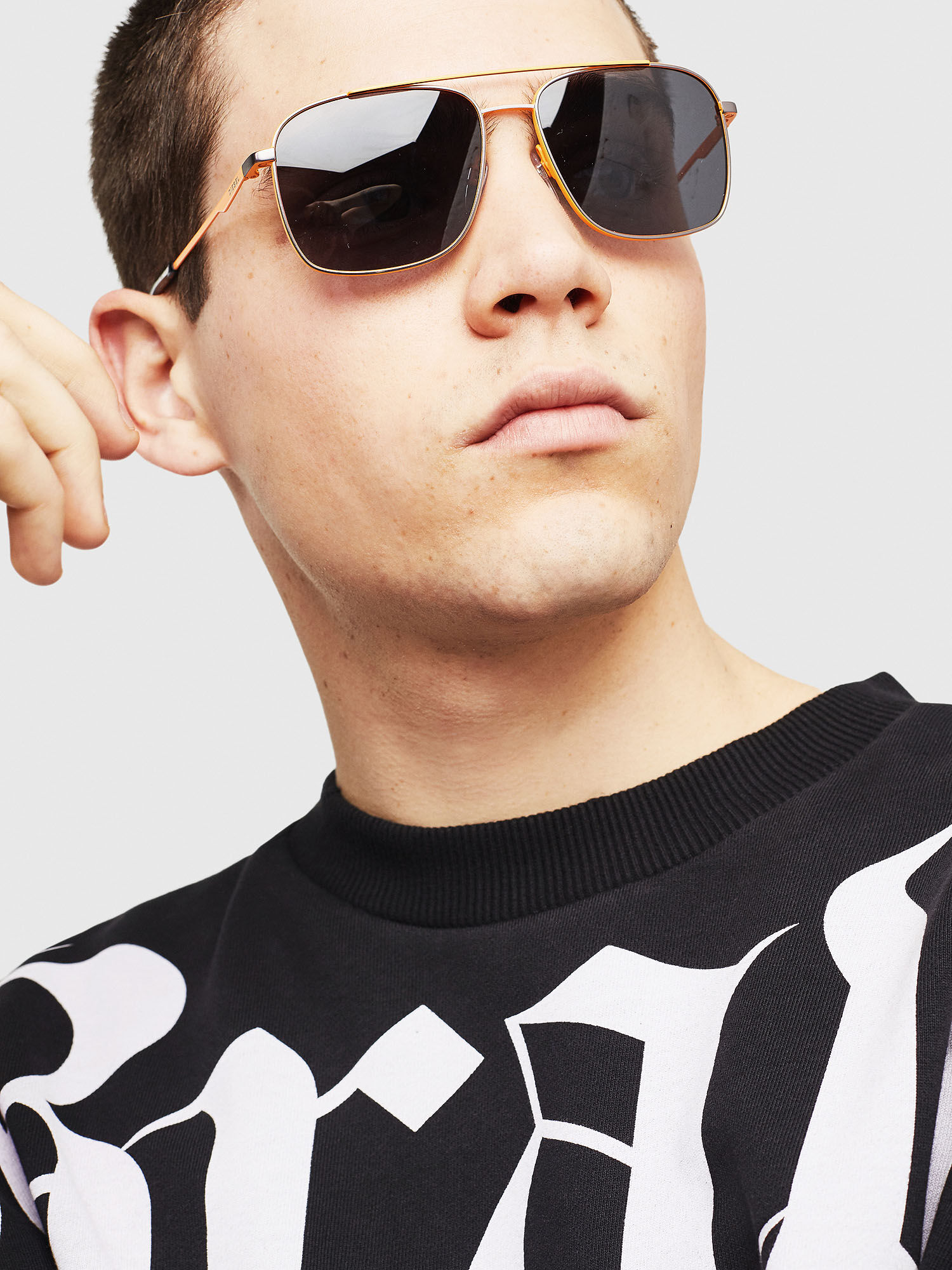 Diesel - DL0295, Male's Navigator sunglasses in metal in Orange/Black - 4