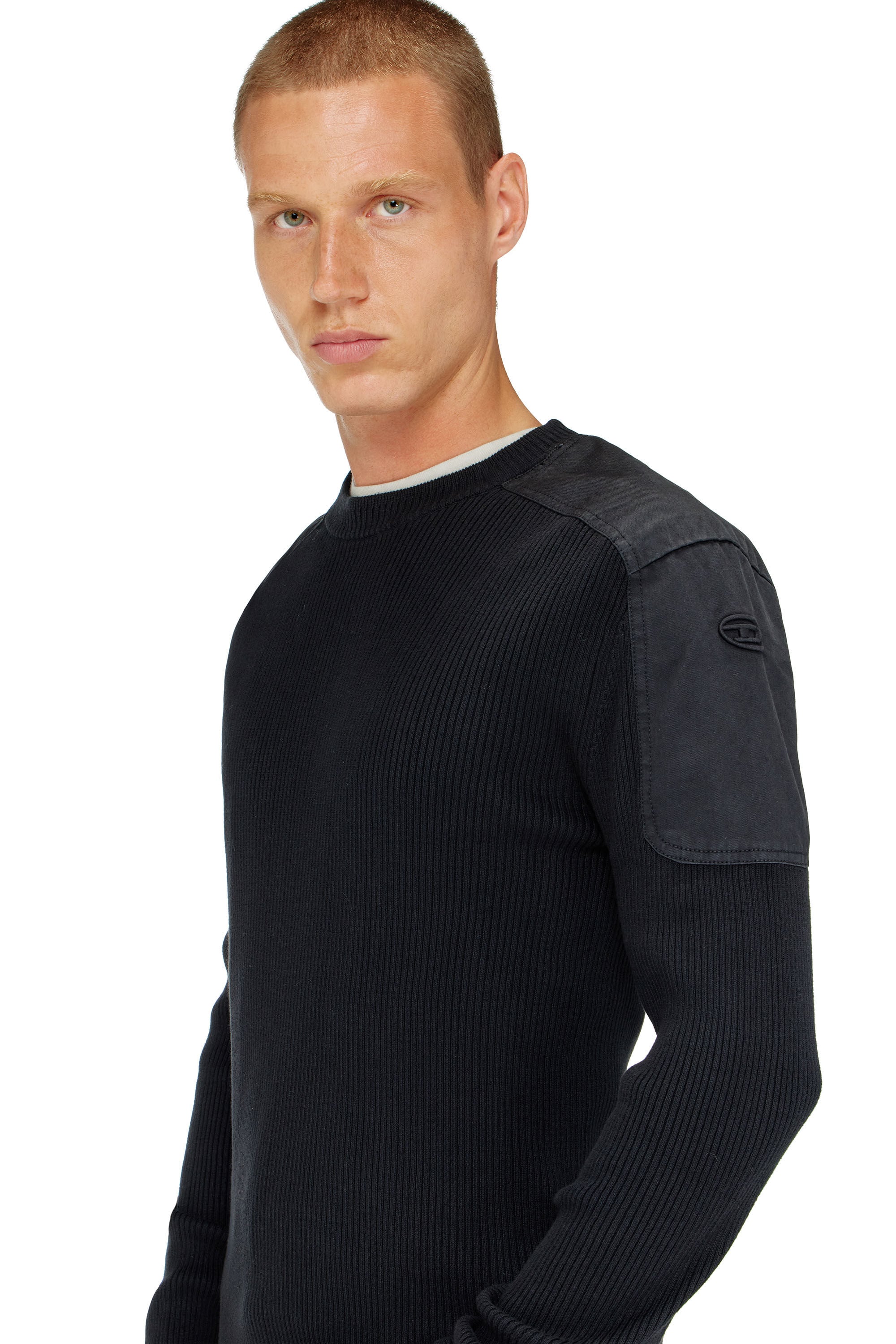 Diesel - K-MARTIN, Pull c&ocirc;tel&eacute; avec empi&egrave;cements aux &eacute;paules Homme in Noir - 5