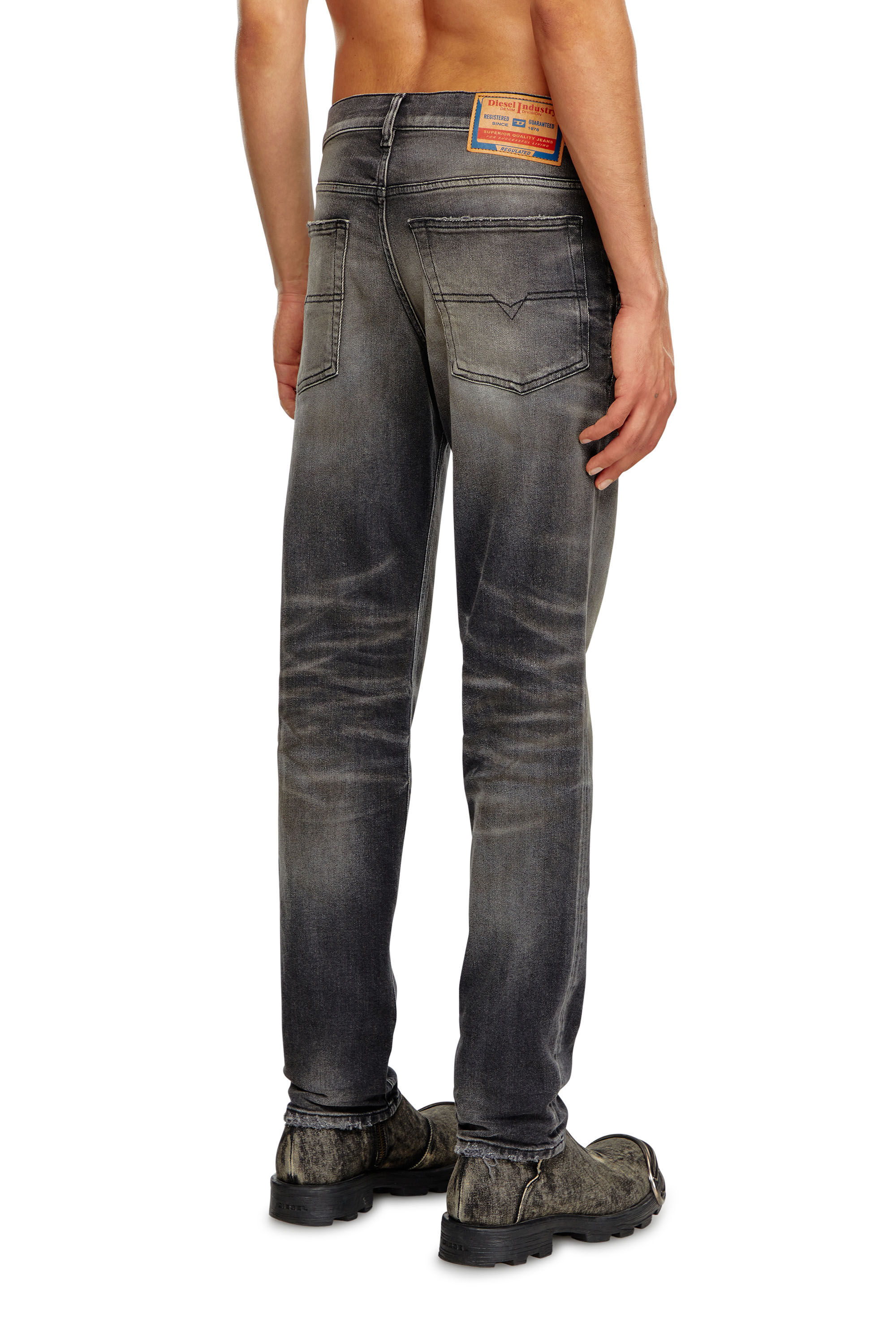 Diesel - Regular Jeans 2023 D-Finitive 09K25 Homme, Noir/Gris foncé - Image 4
