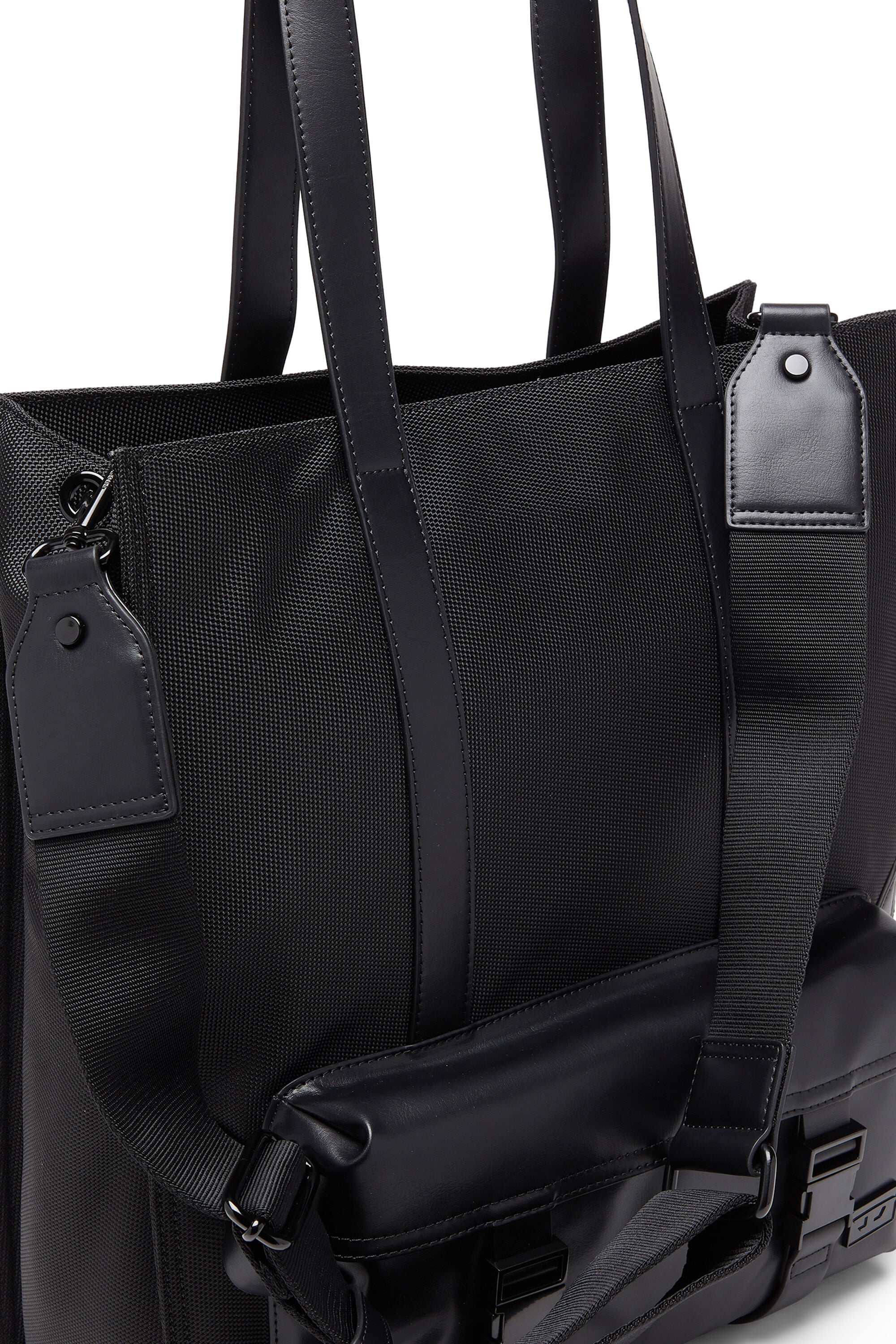 Women's Multi-Pkts - Shopping bag with flap pocket and zip | Black