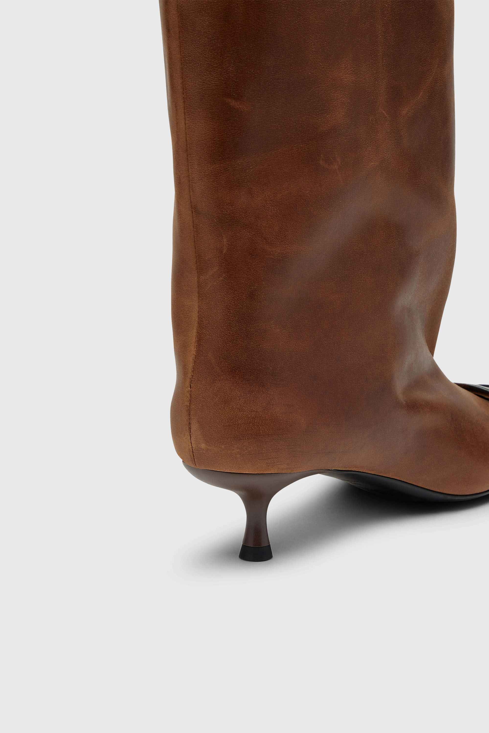 Women's D-Venus-Knee-high boots in oiled leather | Brown | Diesel