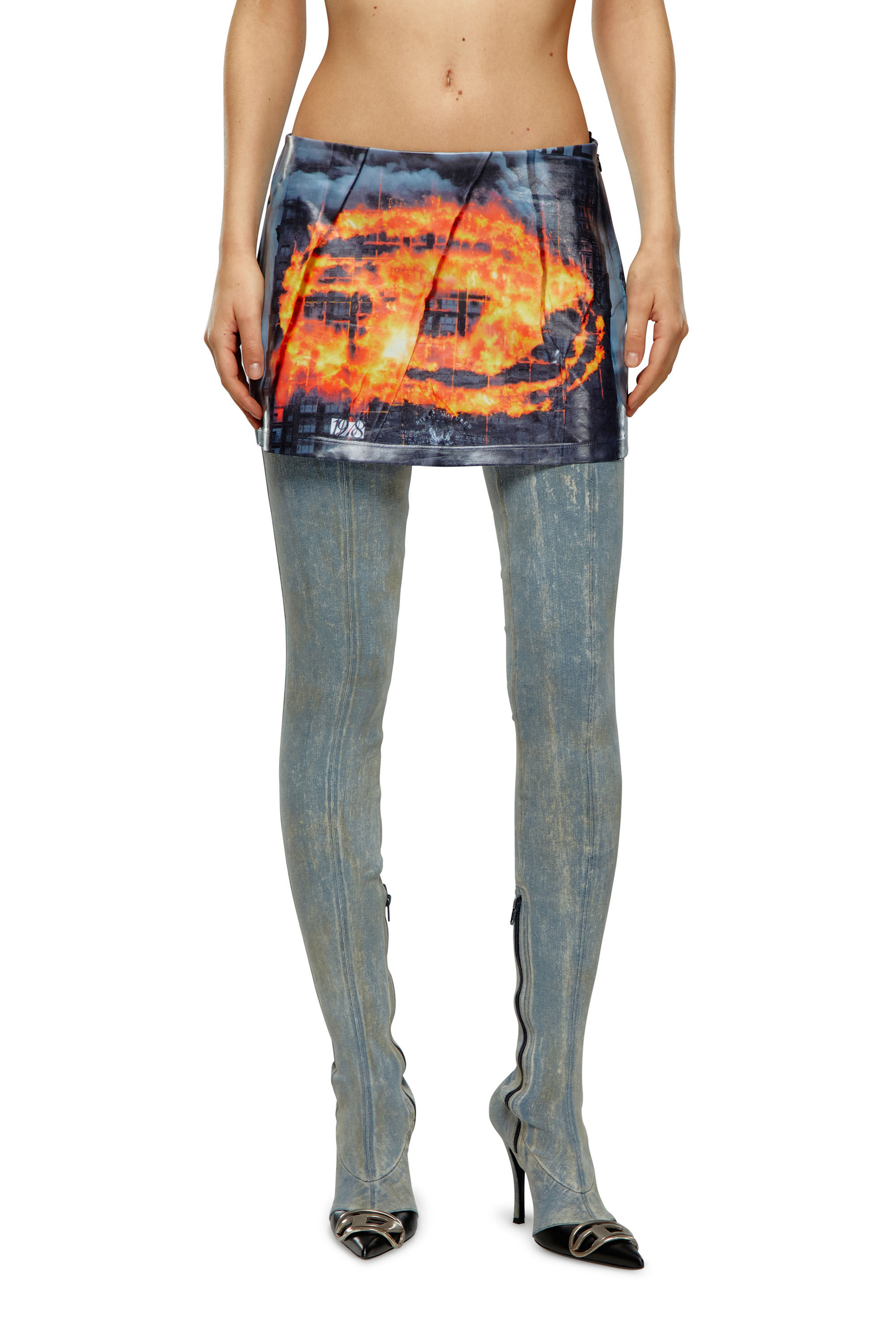 Diesel - O-HUNT, Female's Short skirt with poster print in Red/Blue - 3