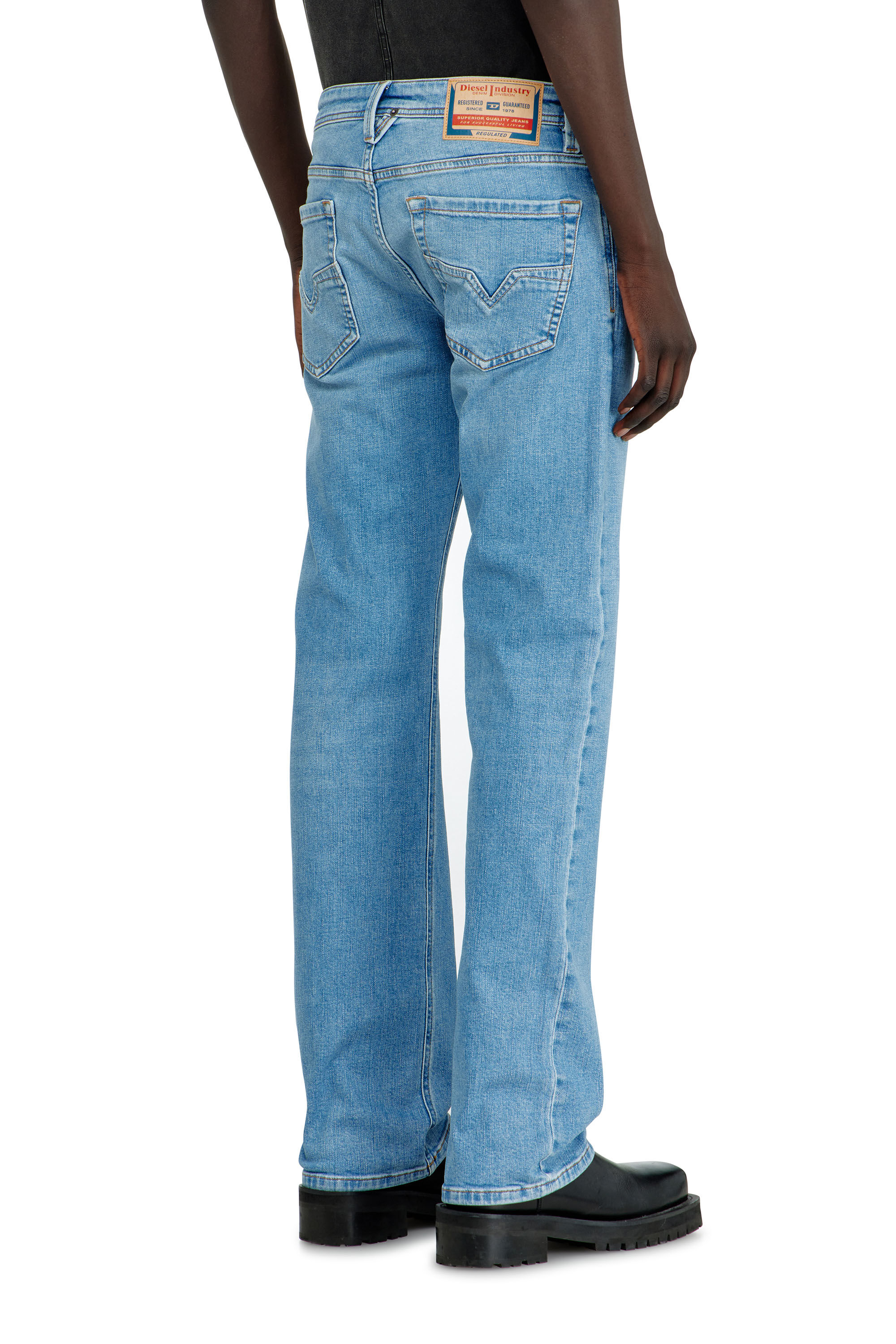 Men's Regular Jeans | Low Waist 1985 LarkeeLight Blue | Diesel US