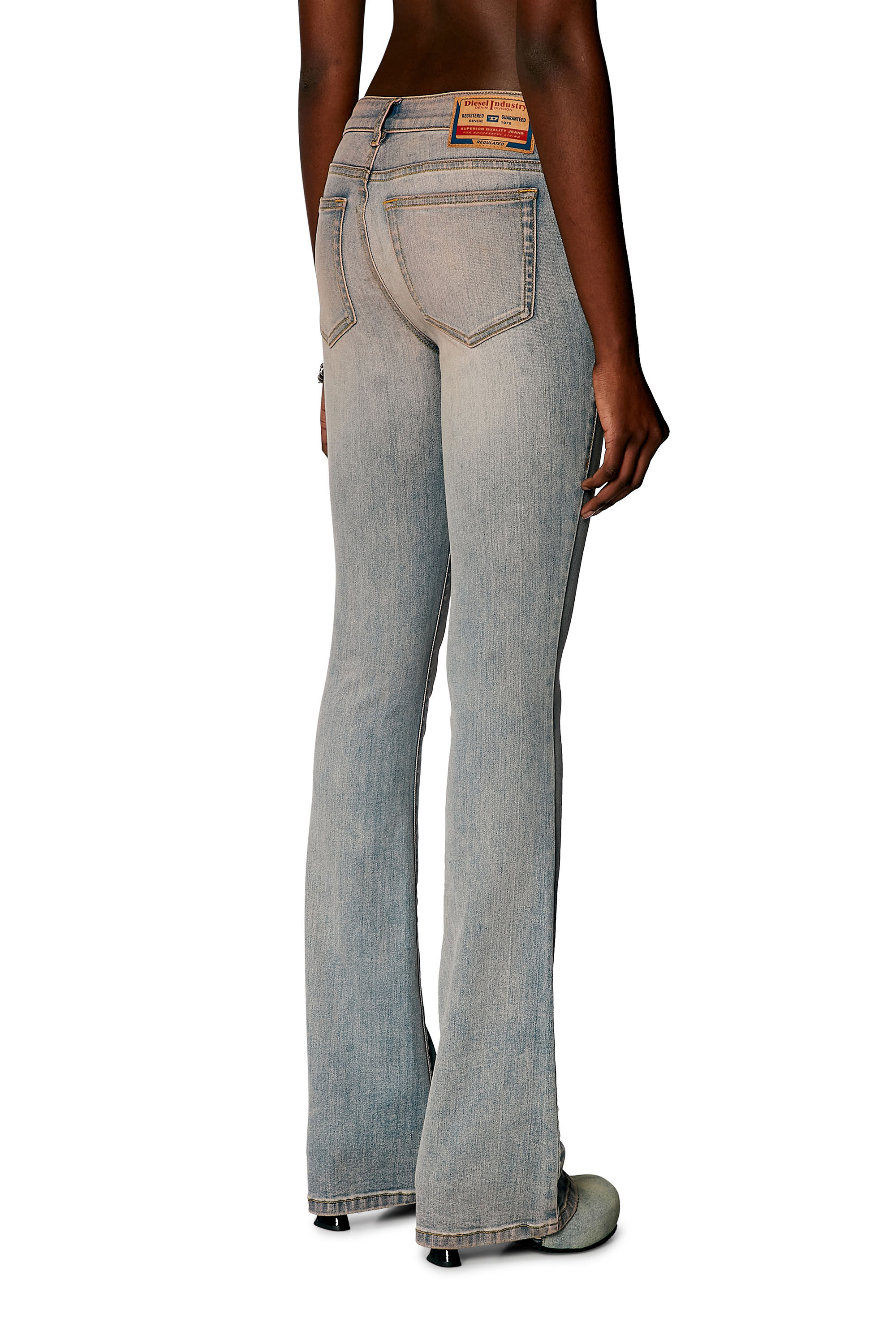Diesel - Bootcut Jeans 1969 D-Ebbey 0PFAT Femme, Bleu Clair - Image 5