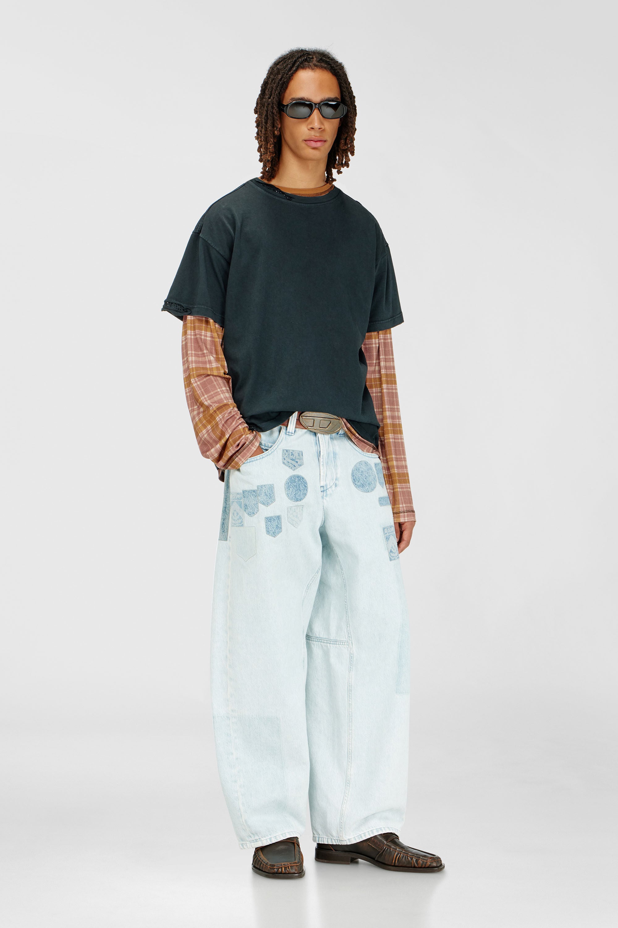 Diesel - T-NORM-CRYSTALS, T-shirt avec bords effiloch&eacute;s et d&eacute;tails en cristal Homme in Noir - 1