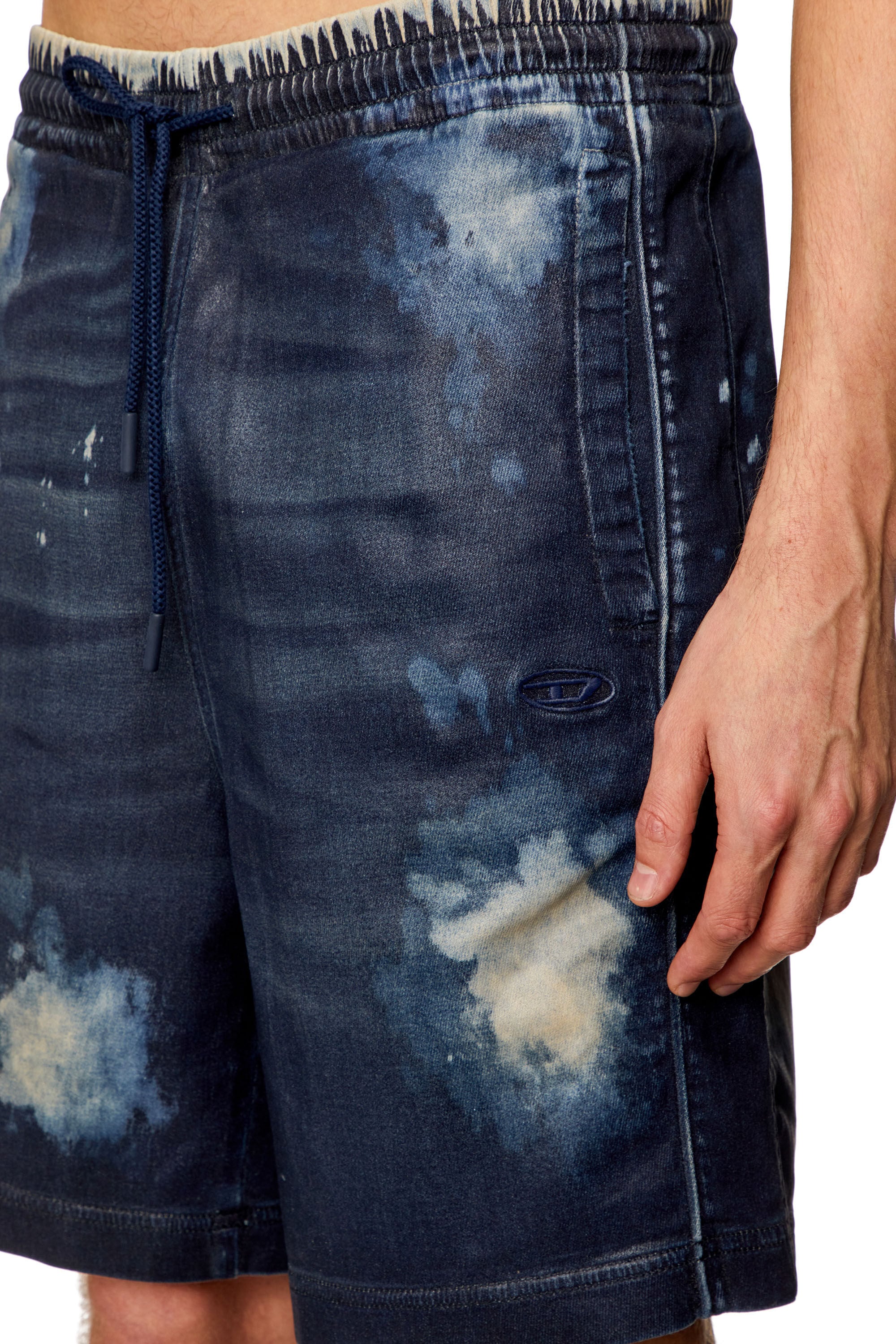 Diesel - D-BOXY-S TRACK, Pantalones cortos en Track Denim recubierto Hombre in Azul marino - 5