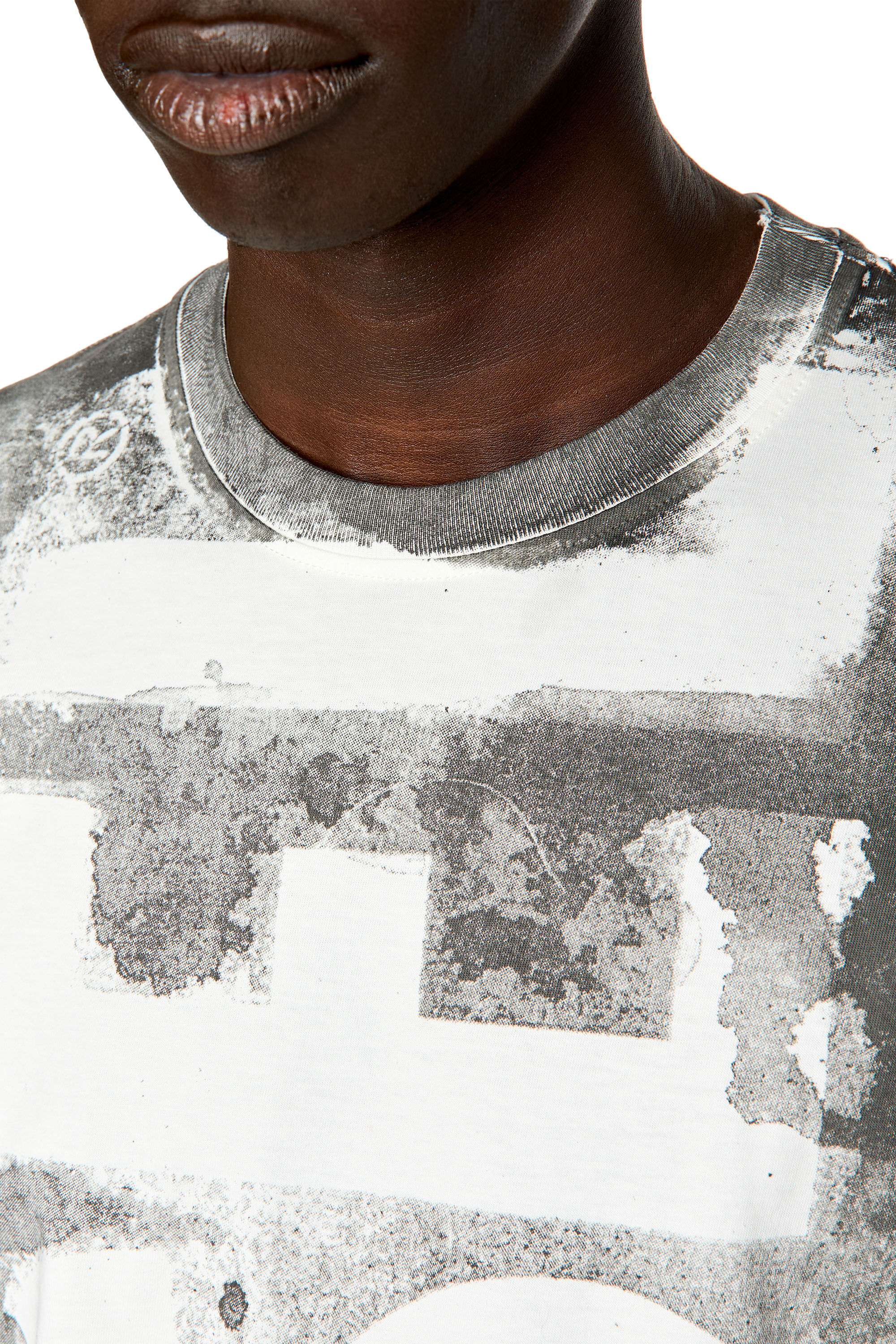 Diesel - T-JUST-G12, Male's T-shirt with bleeding logo in Grey - 4