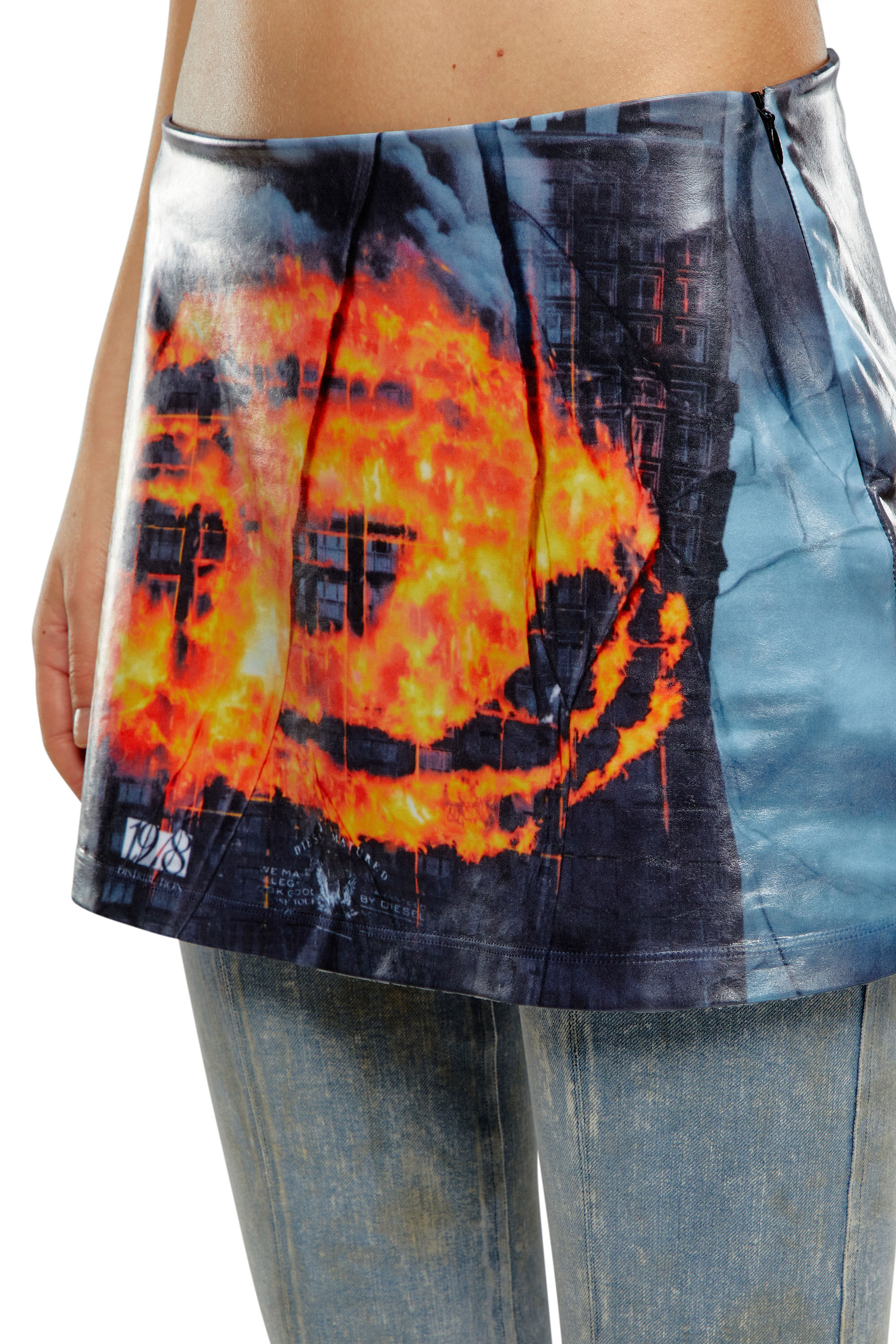 Diesel - O-HUNT, Female's Short skirt with poster print in Red/Blue - 5