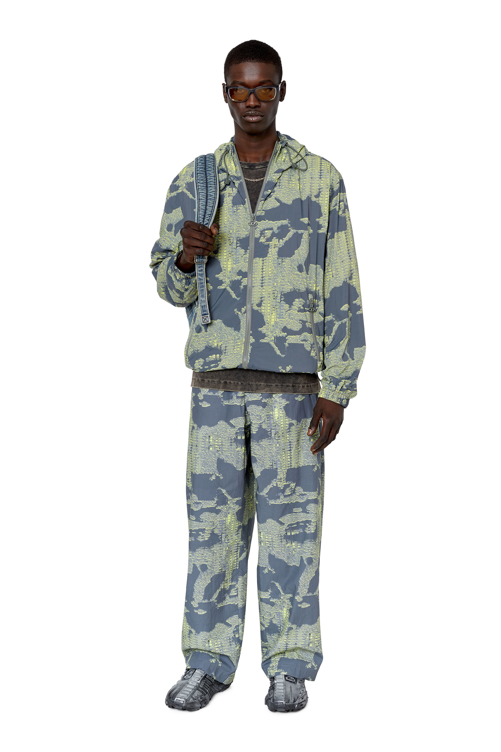P-FERGY-E Man: Trousers with pixelated camo print | Diesel