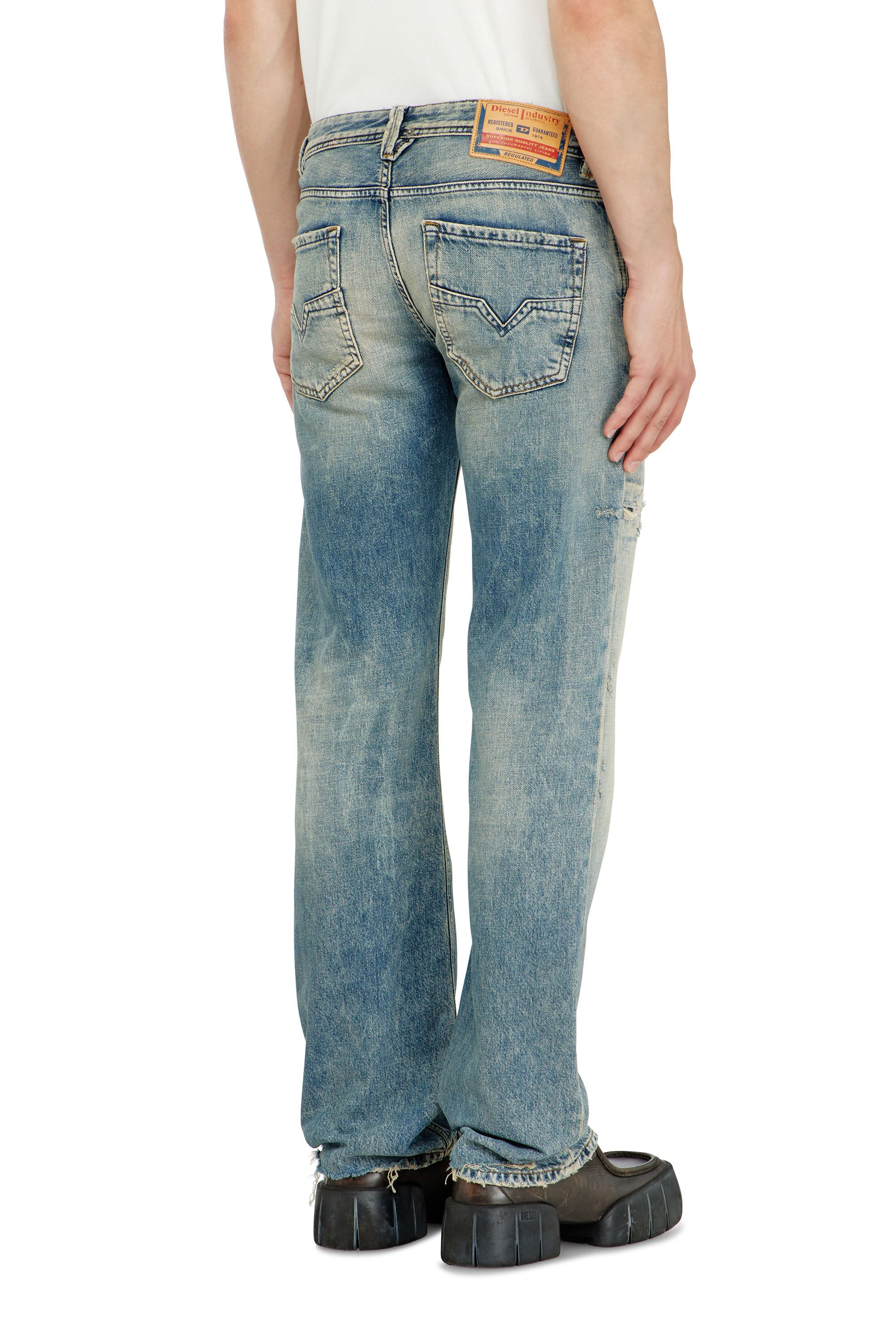 Men's Regular Jeans | Medium Blue | Diesel 1985 Larkee
