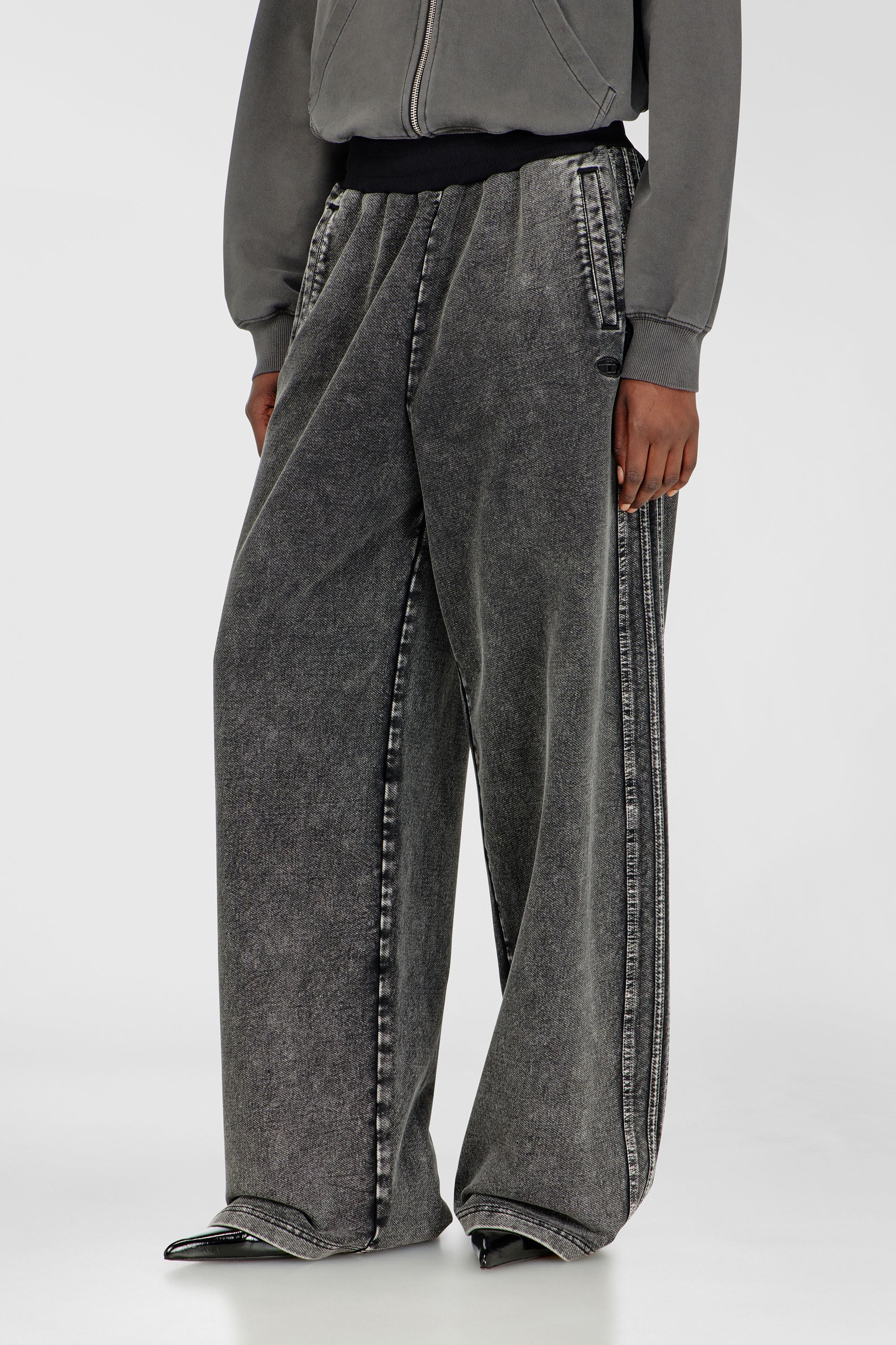 Diesel - P-ZENIA-S1, Pantalon large en coton lav&eacute; avec bandes lat&eacute;rales Femme in Gris - 3