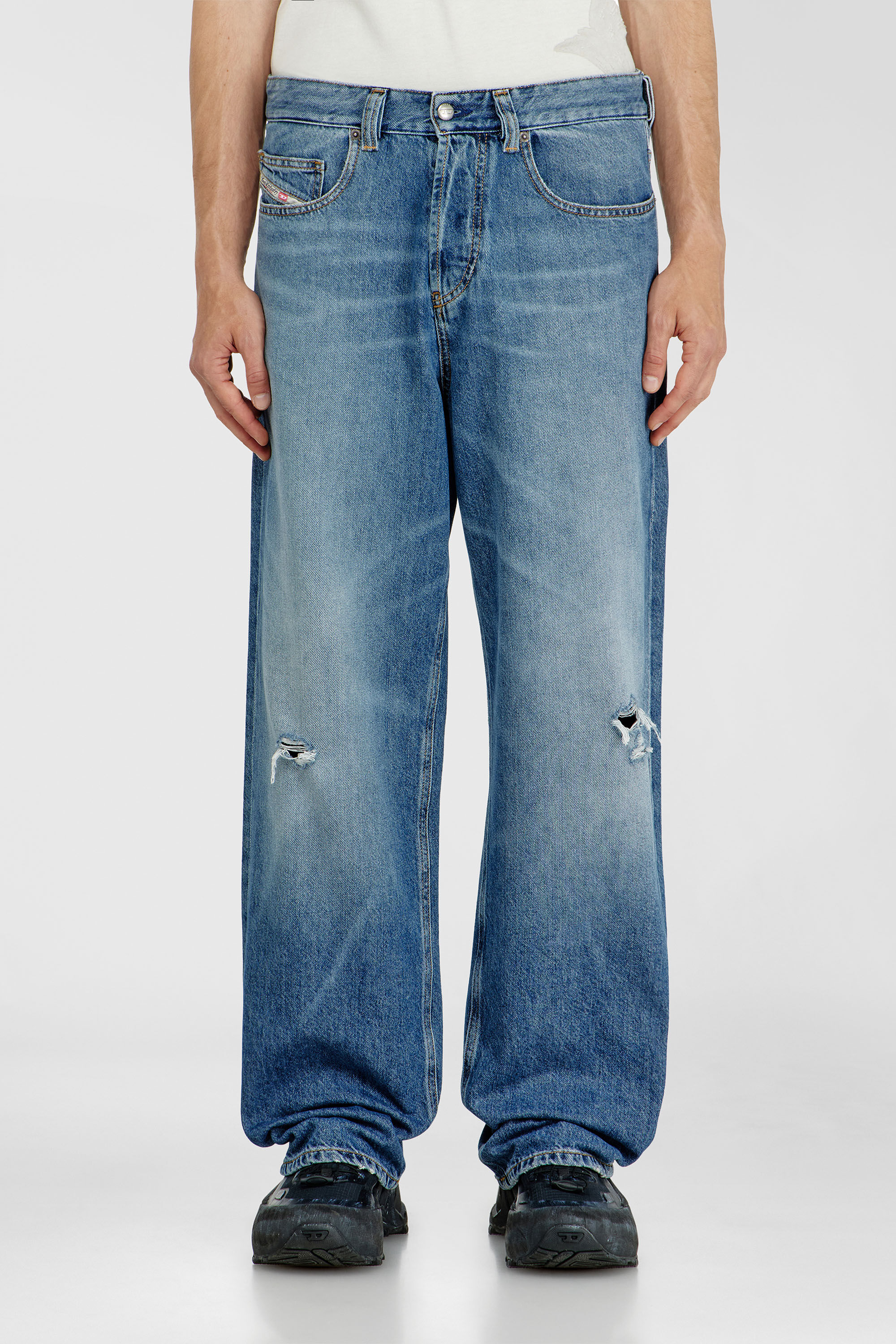 Men's Relaxed Jeans | Low Waist 2001 D-MacroMedium blue | Diesel US